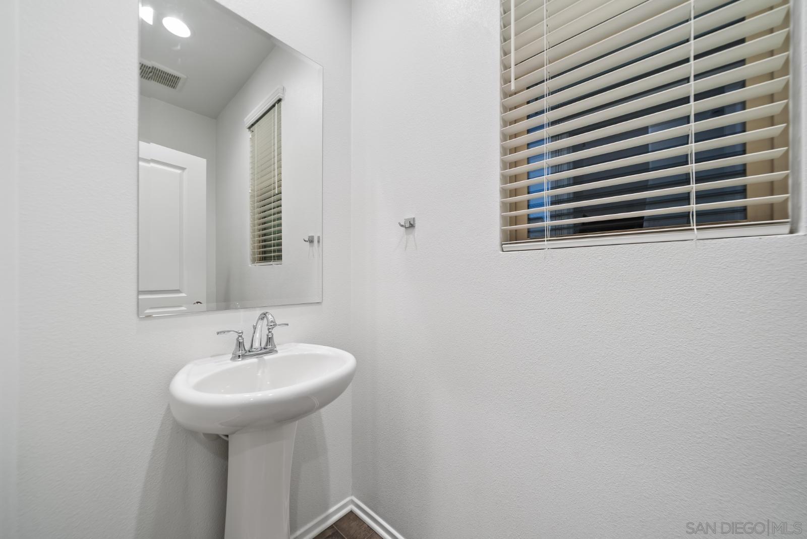 Detail Gallery Image 10 of 41 For 29423  Tourmaline Way, Winchester,  CA 92596 - 4 Beds | 2/1 Baths