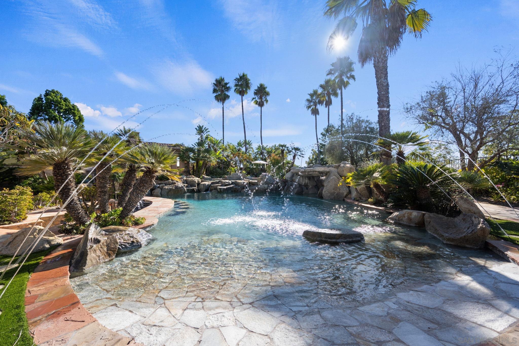 Detail Gallery Image 3 of 43 For 7910  Nathaniel Ct, San Diego,  CA 92127 - 6 Beds | 4/1 Baths