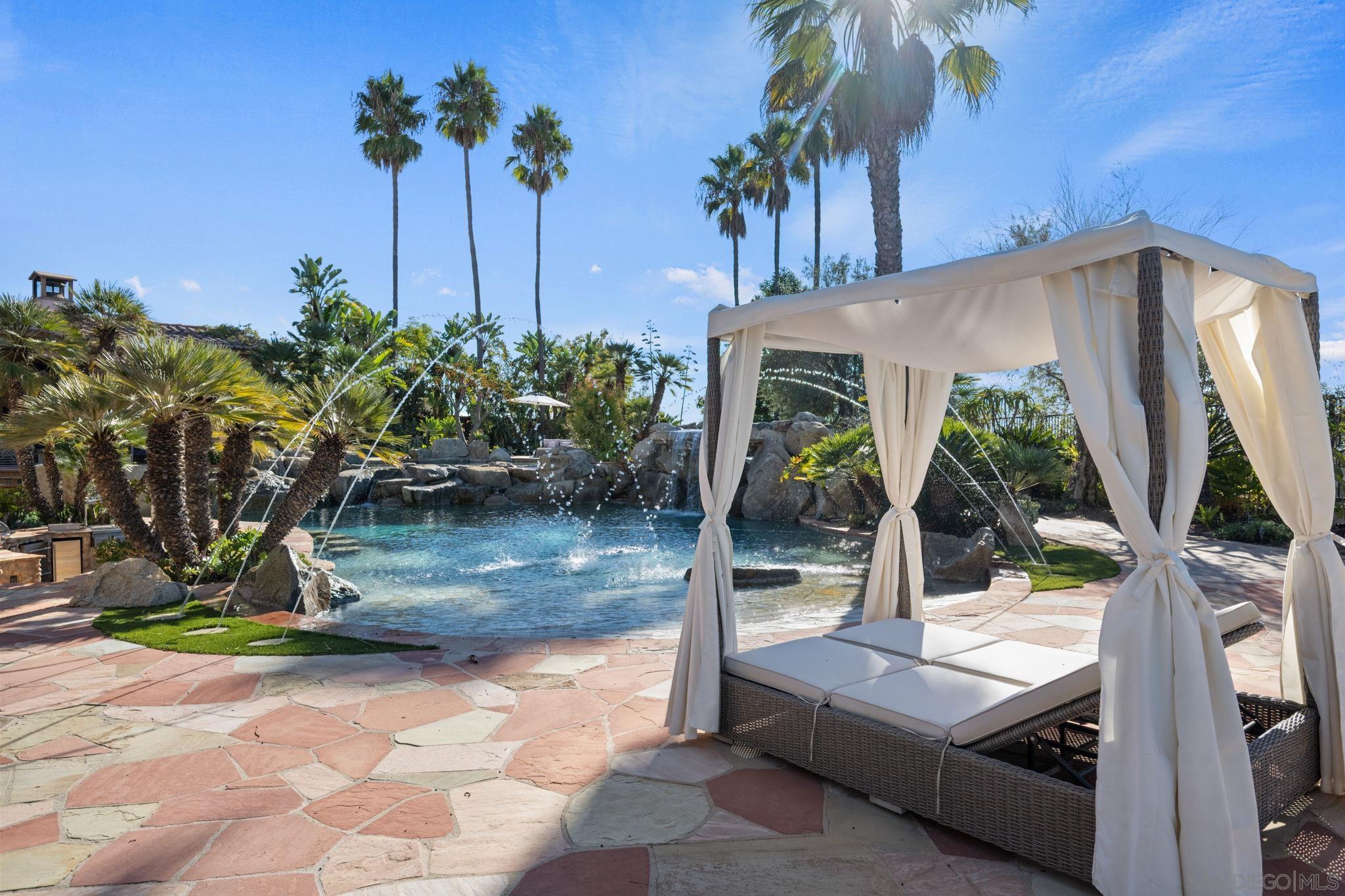 Detail Gallery Image 4 of 43 For 7910  Nathaniel Ct, San Diego,  CA 92127 - 6 Beds | 4/1 Baths