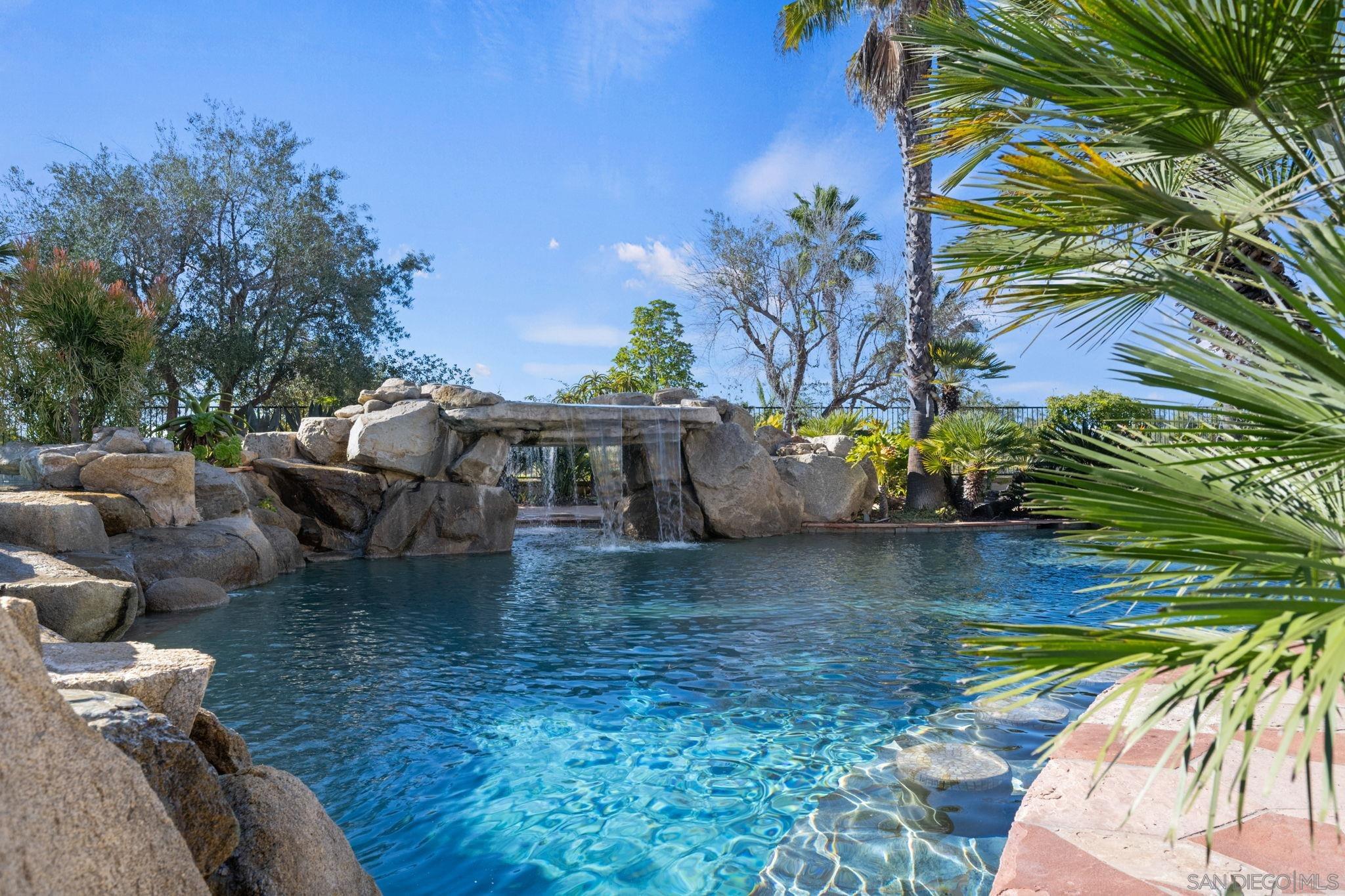 Detail Gallery Image 5 of 43 For 7910  Nathaniel Ct, San Diego,  CA 92127 - 6 Beds | 4/1 Baths