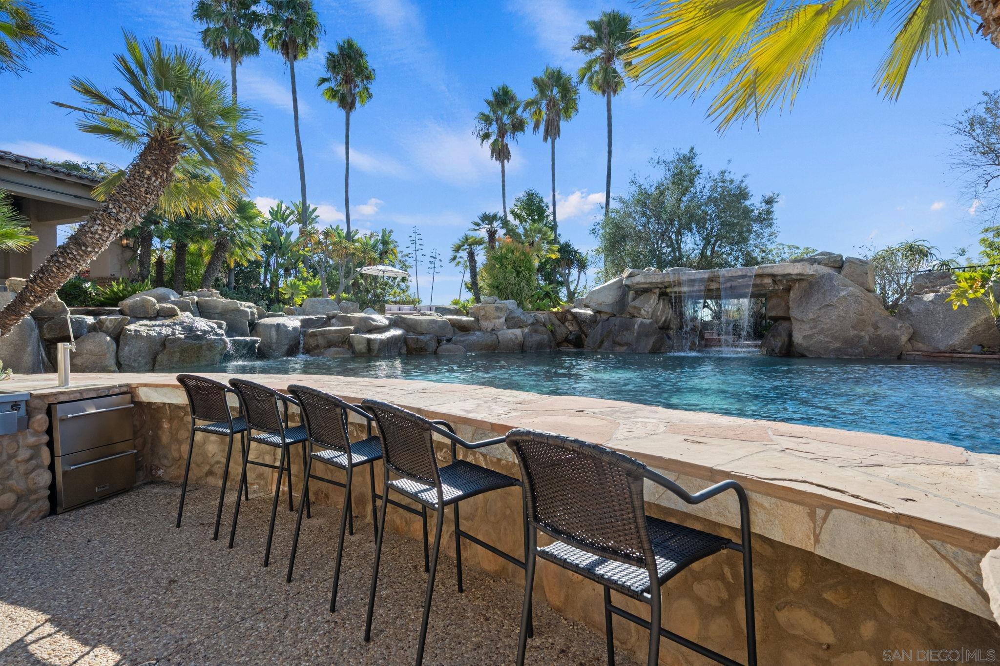 Detail Gallery Image 6 of 43 For 7910  Nathaniel Ct, San Diego,  CA 92127 - 6 Beds | 4/1 Baths