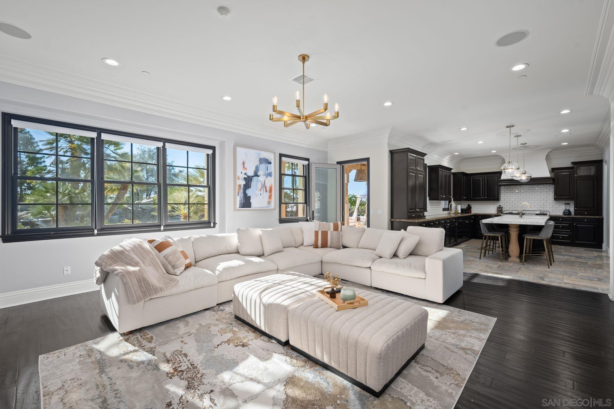 Detail Gallery Image 7 of 43 For 7910  Nathaniel Ct, San Diego,  CA 92127 - 6 Beds | 4/1 Baths