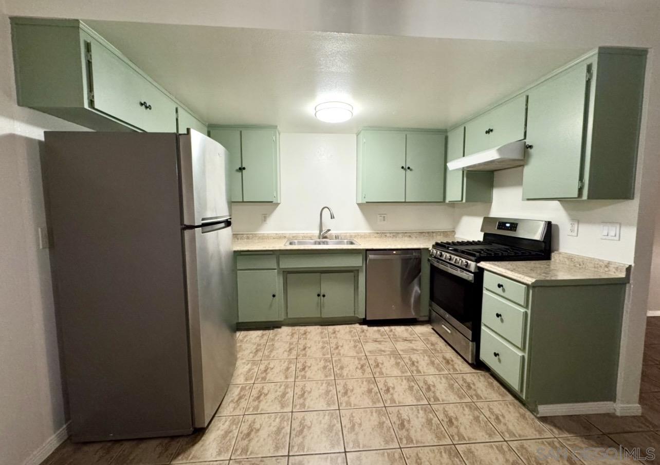 Detail Gallery Image 5 of 18 For 909  Martin Dr  a, Escondido,  CA 92026 - 2 Beds | 1 Baths