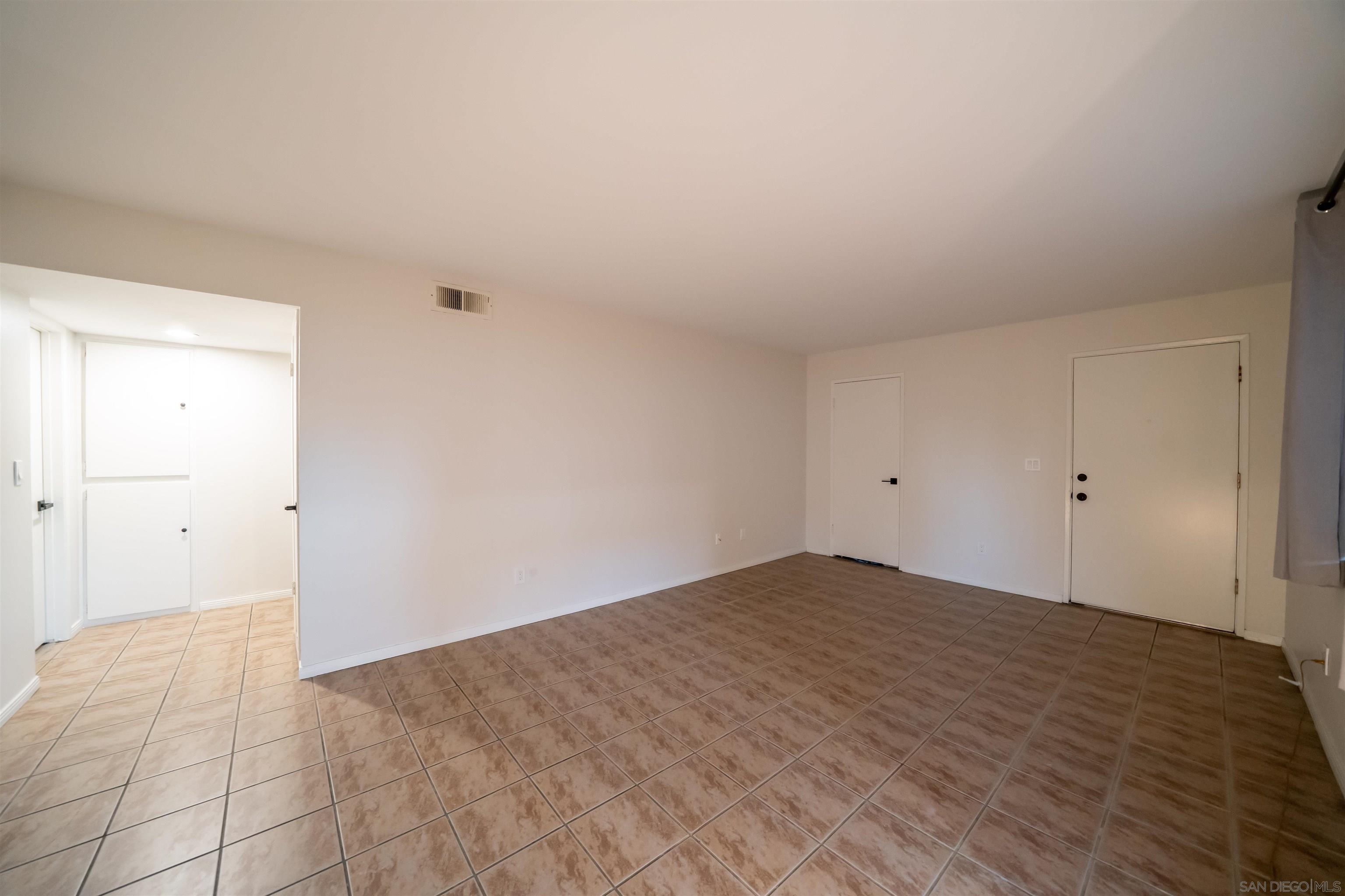 Detail Gallery Image 6 of 17 For 909  Martin Dr  a, Escondido,  CA 92026 - 2 Beds | 1 Baths