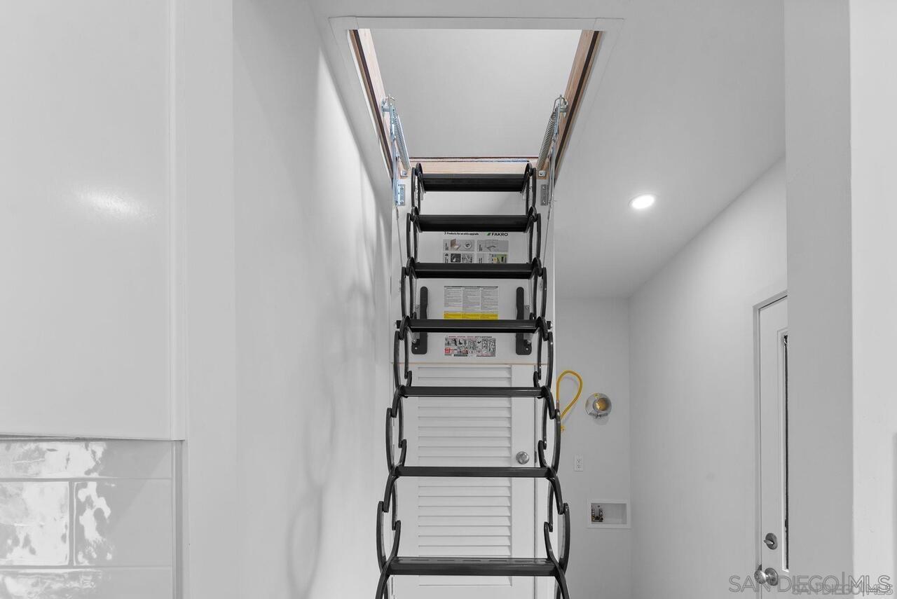 Detail Gallery Image 15 of 33 For 503  Rosemont St, La Jolla,  CA 92037 - 2 Beds | 1 Baths