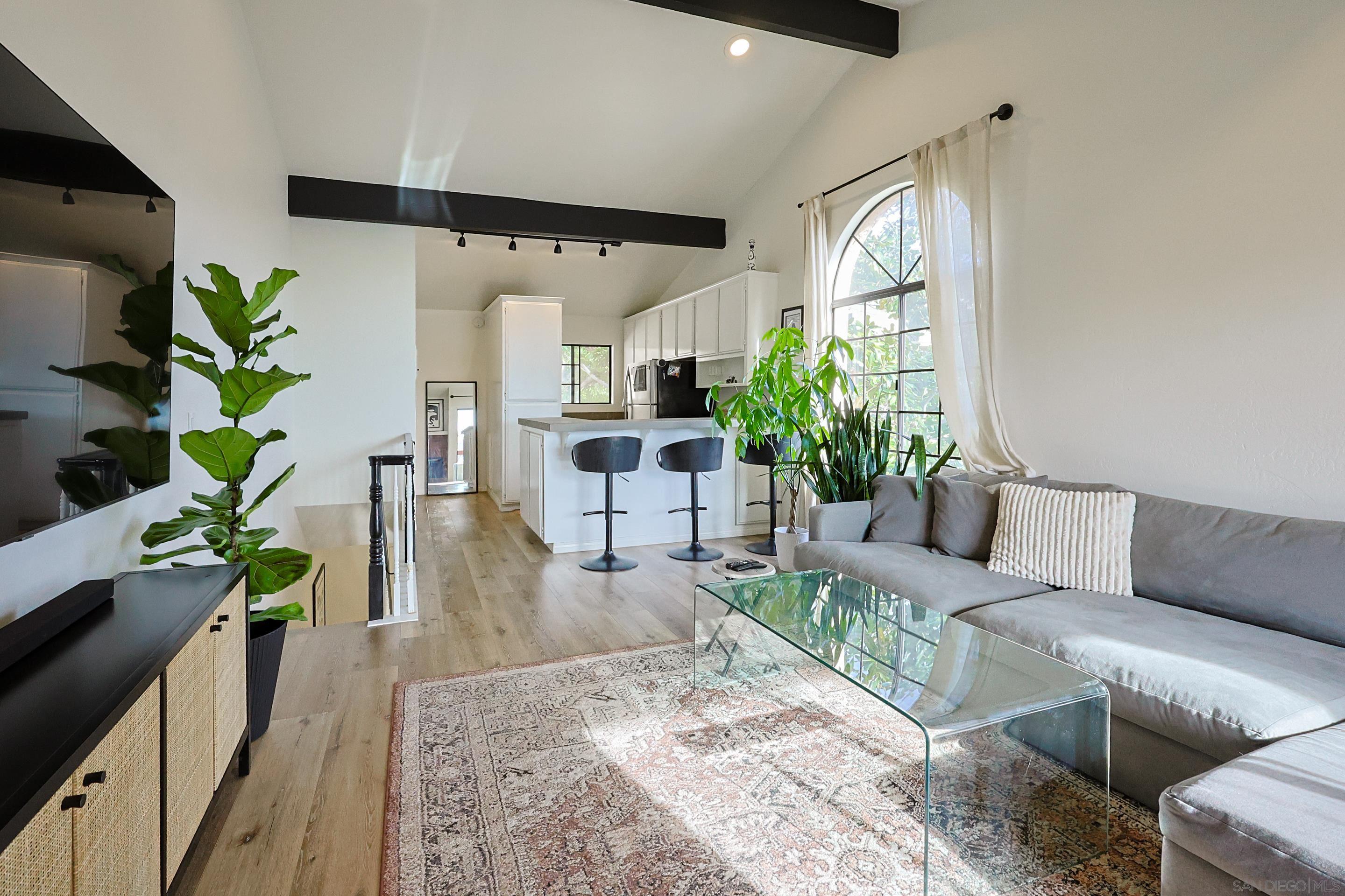 Front Image Thumbnail for SD250045743