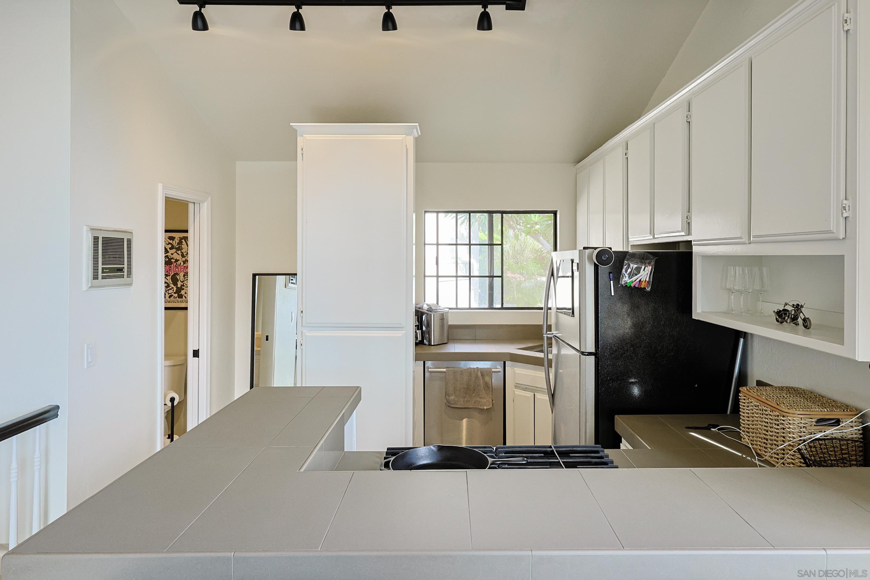 Detail Gallery Image 13 of 45 For 1118  Fresno St  #1,  San Diego,  CA 92111 - 1 Beds | 1/1 Baths