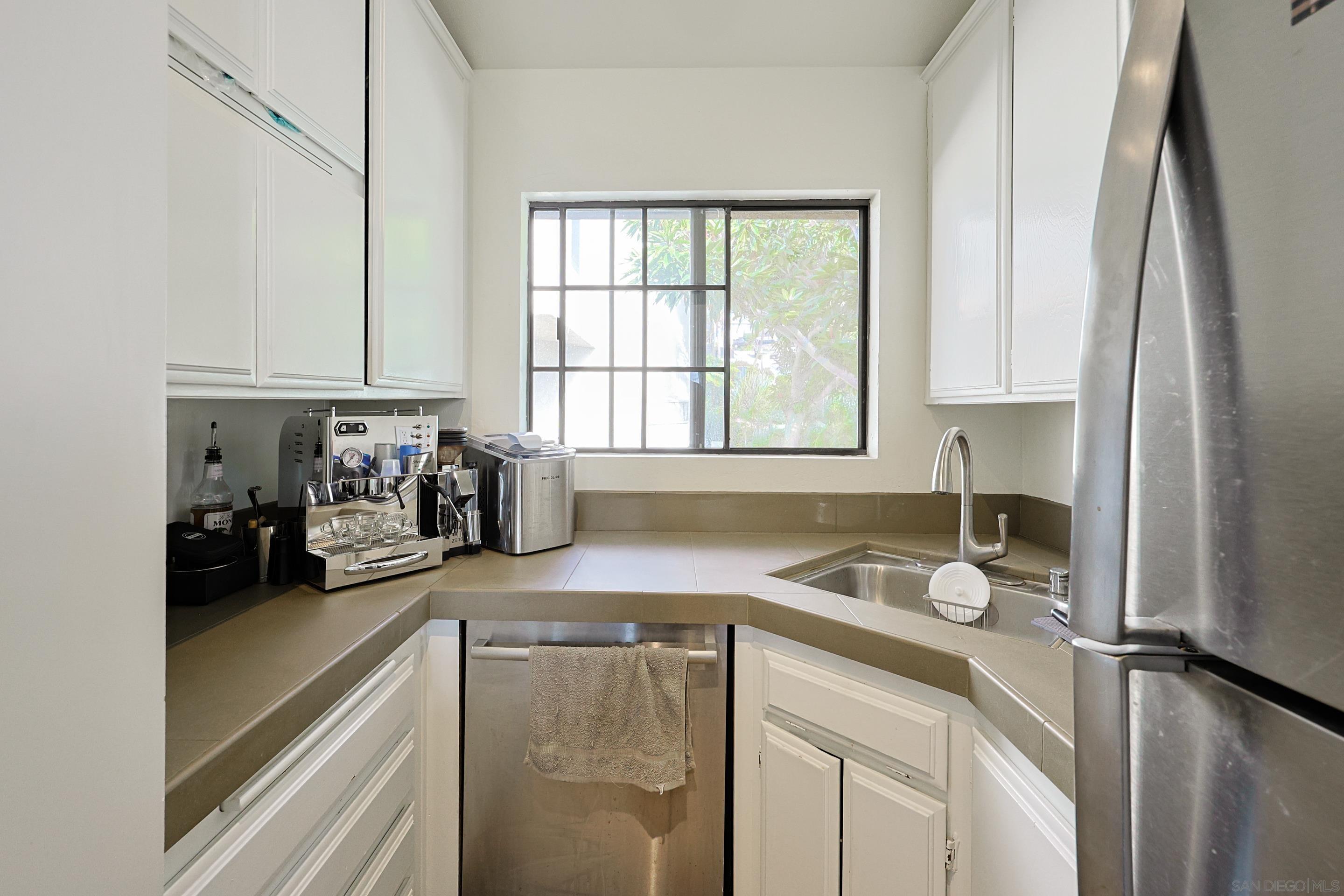 Detail Gallery Image 15 of 45 For 1118  Fresno St  #1,  San Diego,  CA 92111 - 1 Beds | 1/1 Baths