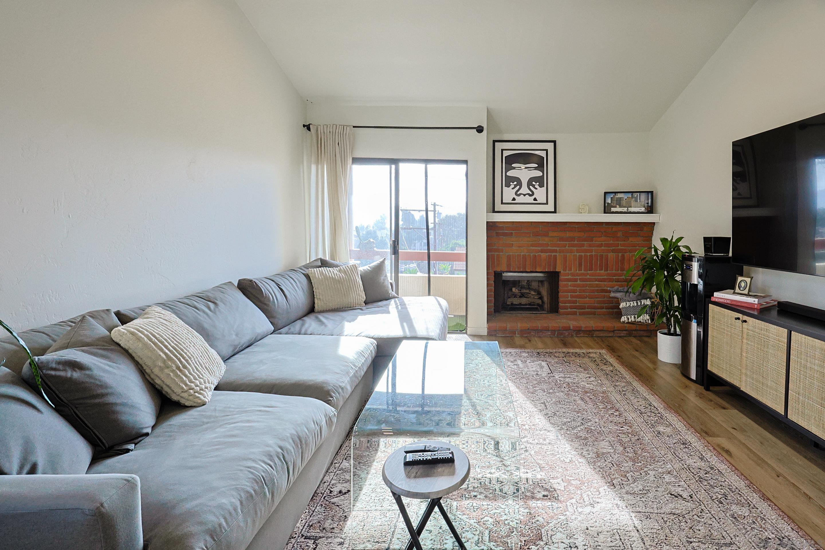 Detail Gallery Image 4 of 45 For 1118  Fresno St  #1,  San Diego,  CA 92111 - 1 Beds | 1/1 Baths