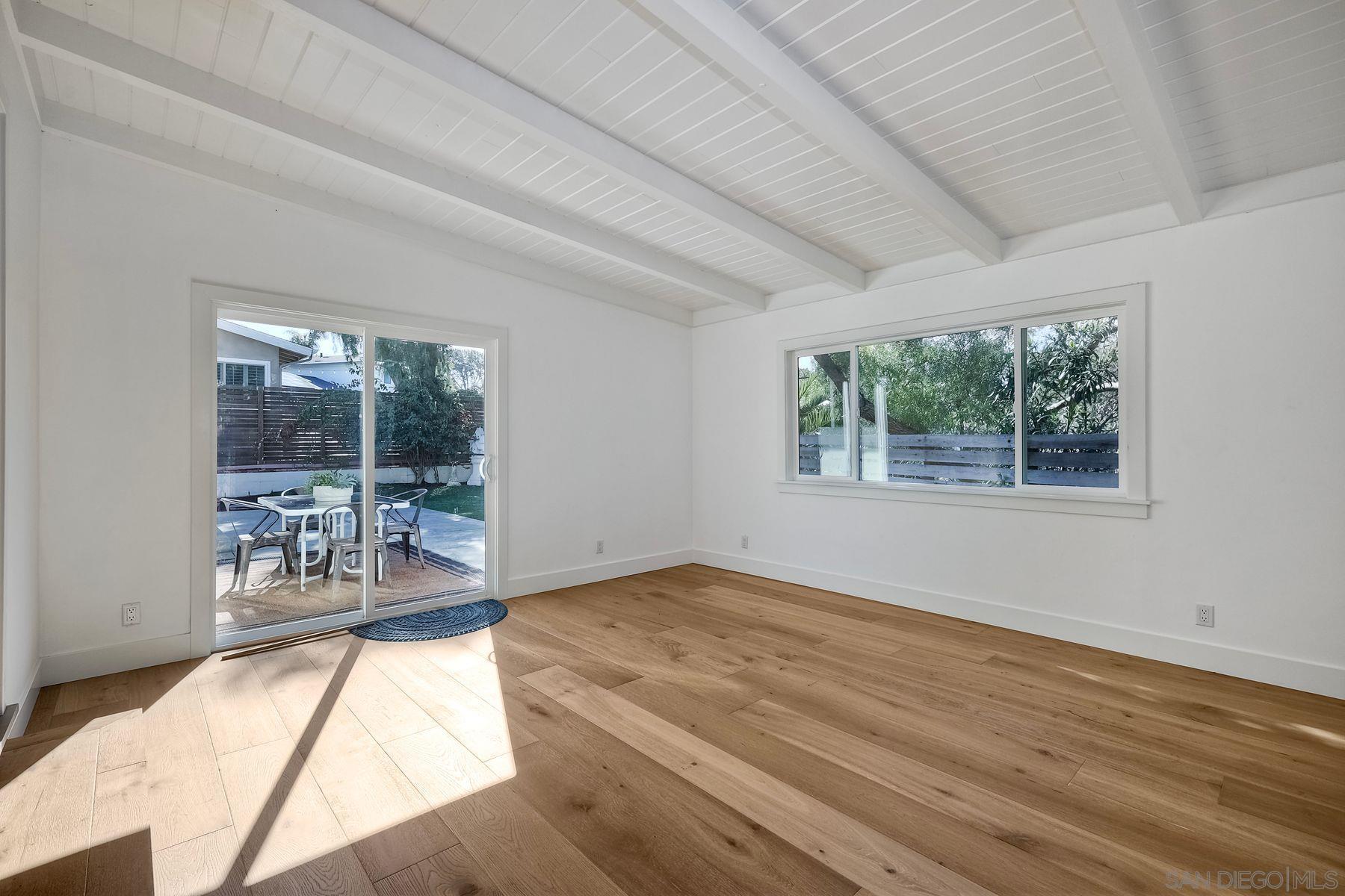 Detail Gallery Image 13 of 29 For 1311  Crestridge Dr, Oceanside,  CA 92054 - 3 Beds | 3 Baths