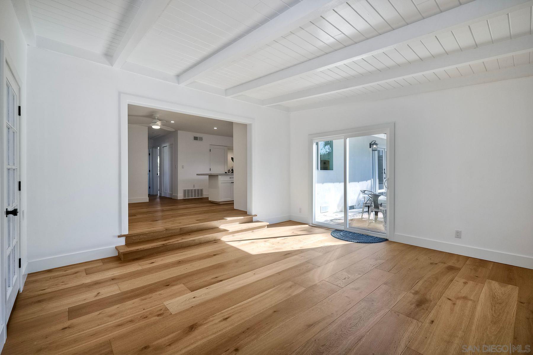 Detail Gallery Image 14 of 29 For 1311  Crestridge Dr, Oceanside,  CA 92054 - 3 Beds | 3 Baths