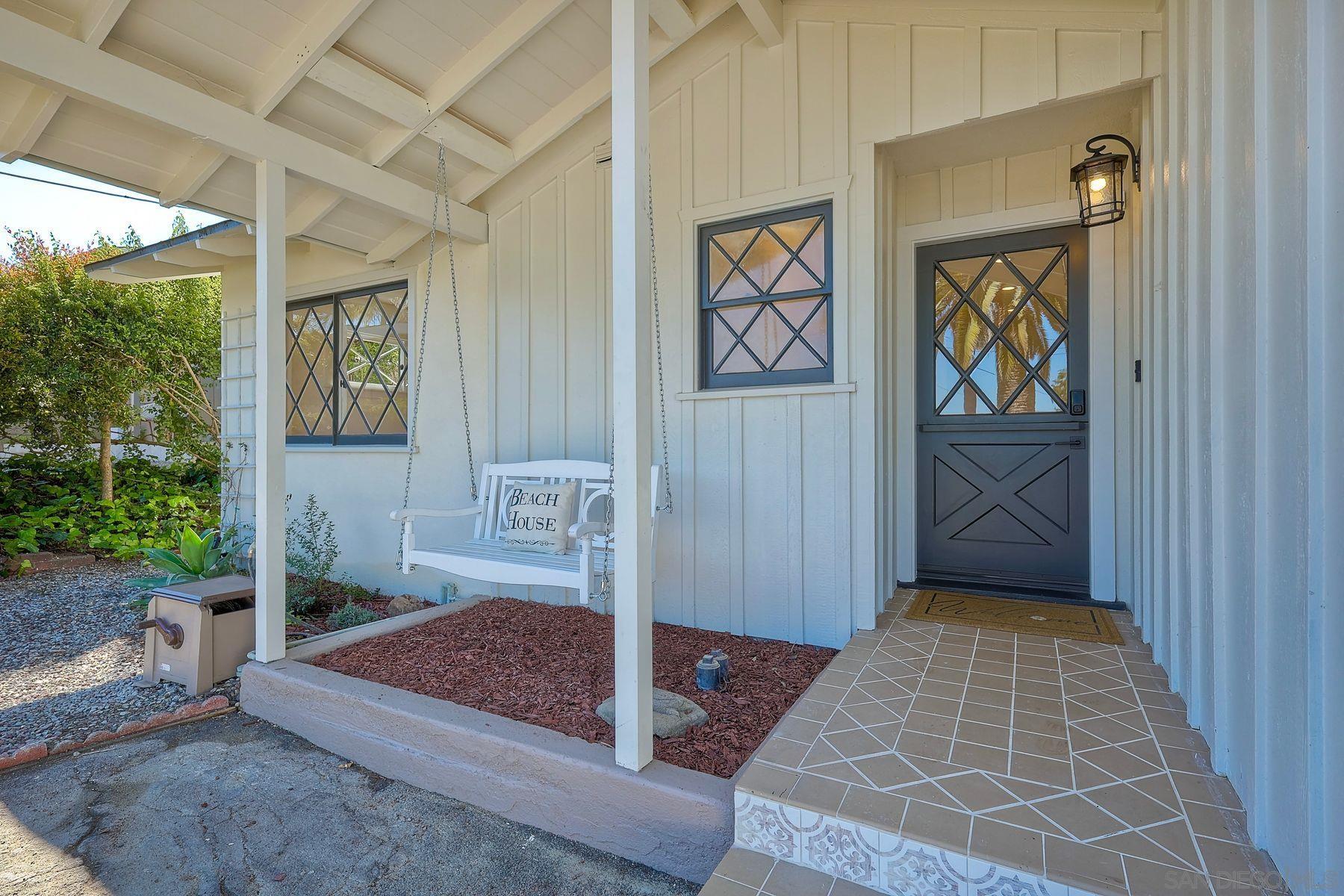 Detail Gallery Image 3 of 29 For 1311  Crestridge Dr, Oceanside,  CA 92054 - 3 Beds | 3 Baths