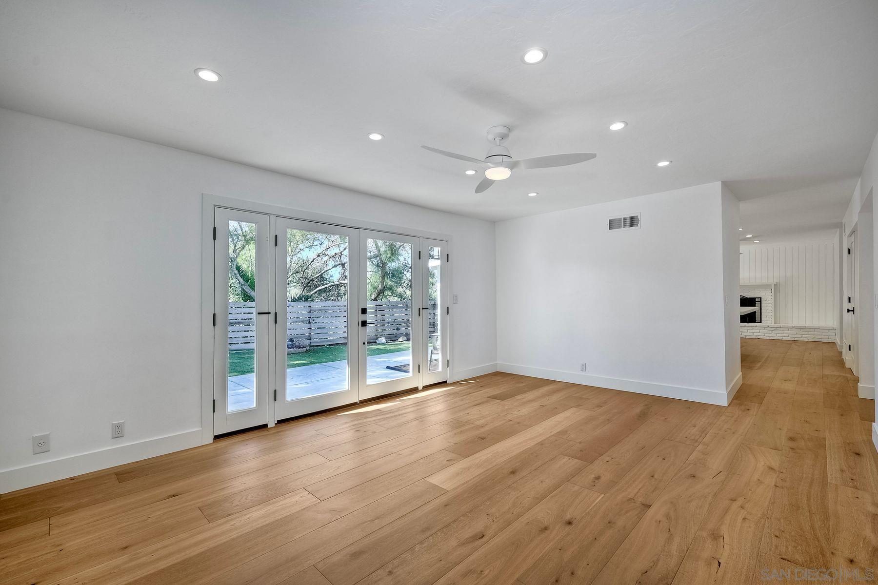 Detail Gallery Image 5 of 29 For 1311  Crestridge Dr, Oceanside,  CA 92054 - 3 Beds | 3 Baths