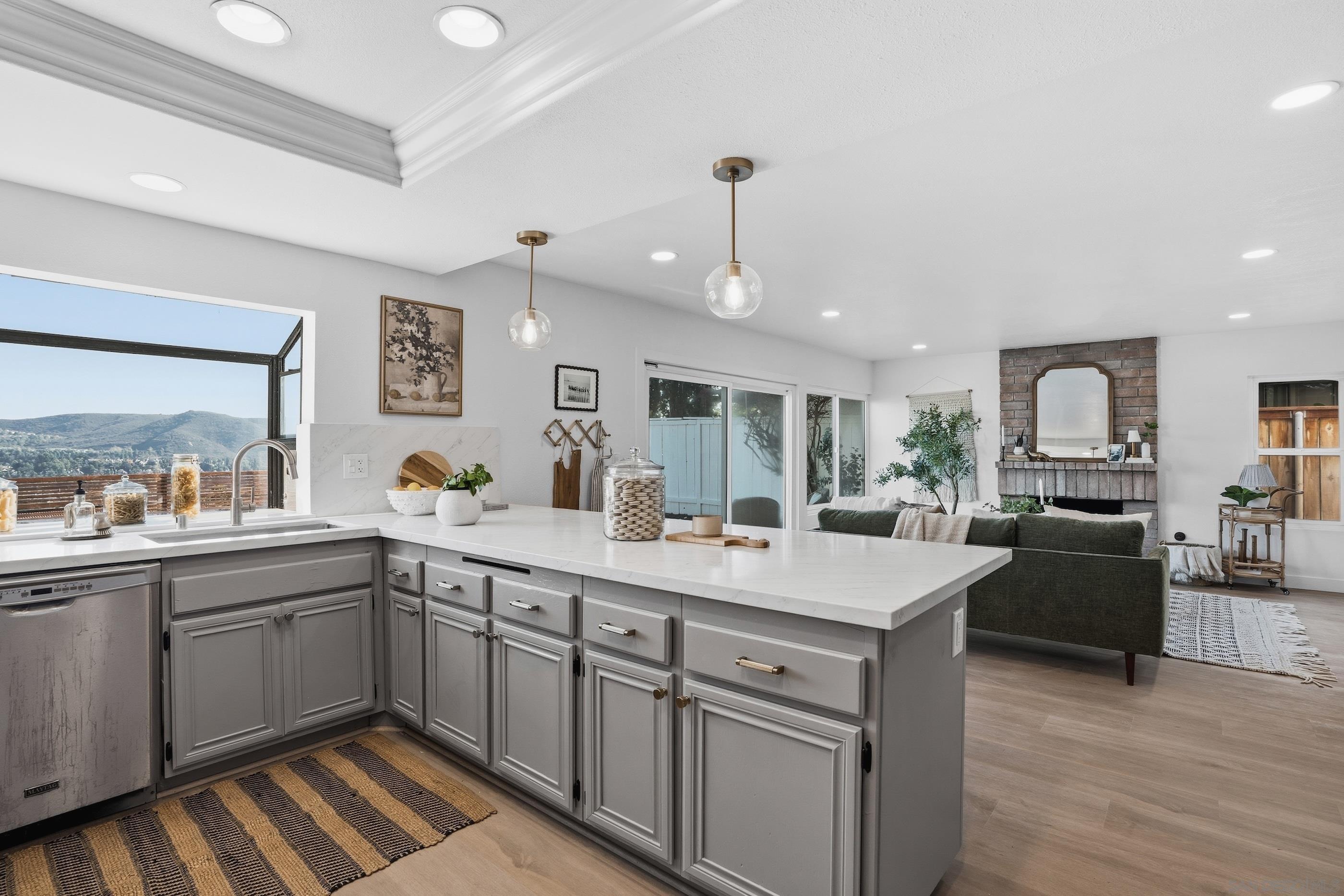 Detail Gallery Image 8 of 21 For 14463  Yukon, San Diego,  CA 92129 - 4 Beds | 2/1 Baths