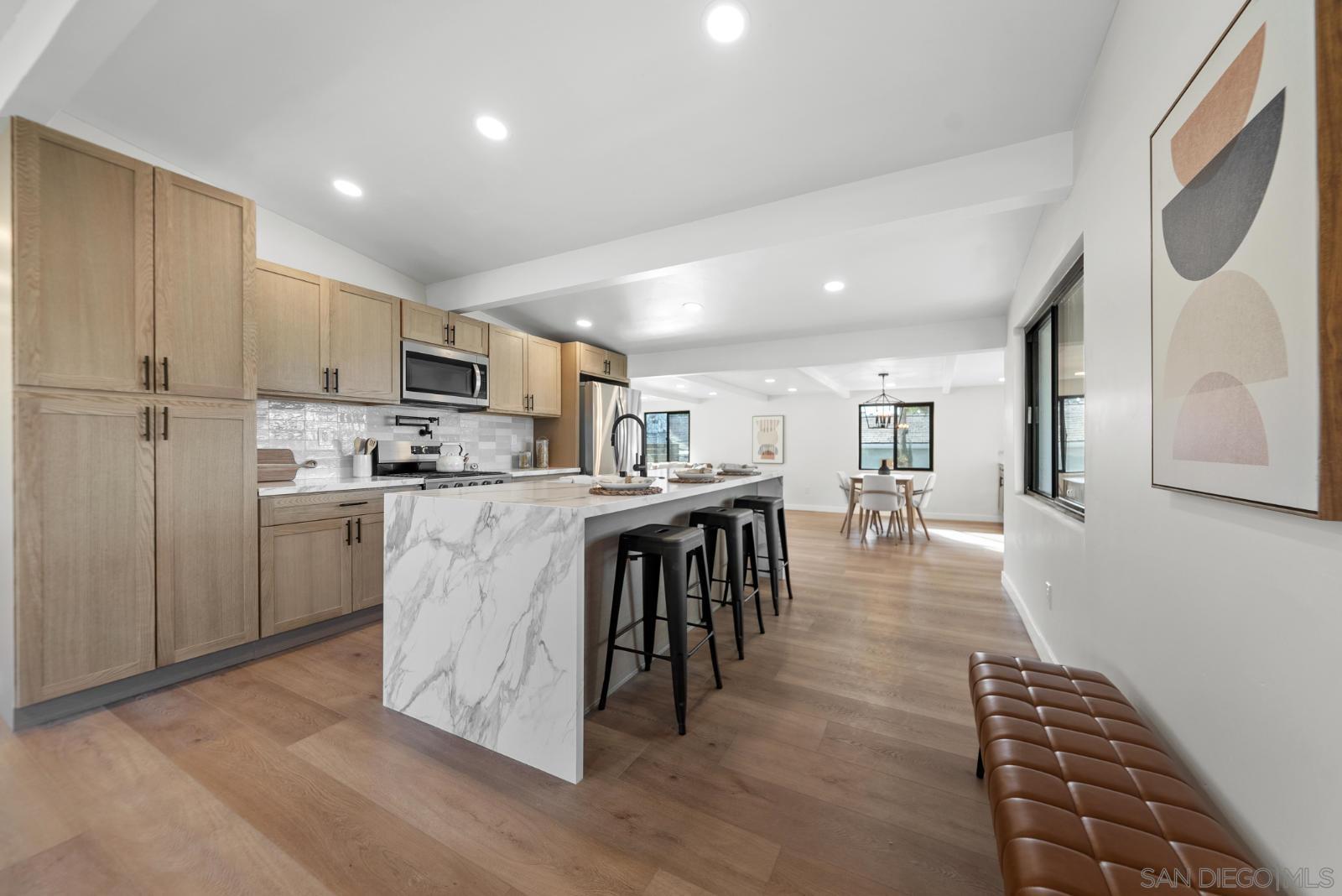 Front Image Thumbnail for SD250045746