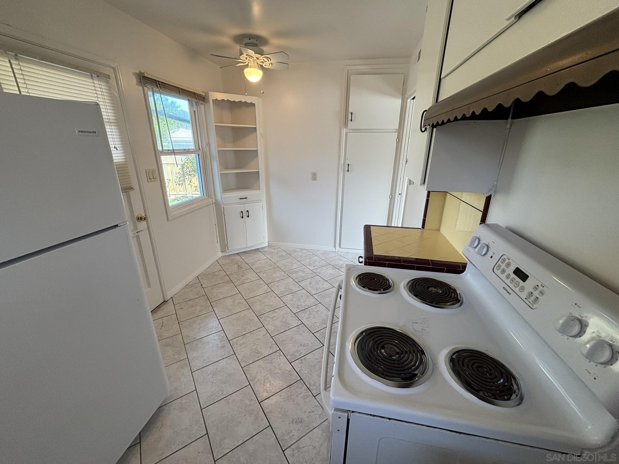 Detail Gallery Image 12 of 21 For 1676  Chatsworth Blvd, San Diego,  CA 92107 - 2 Beds | 1 Baths