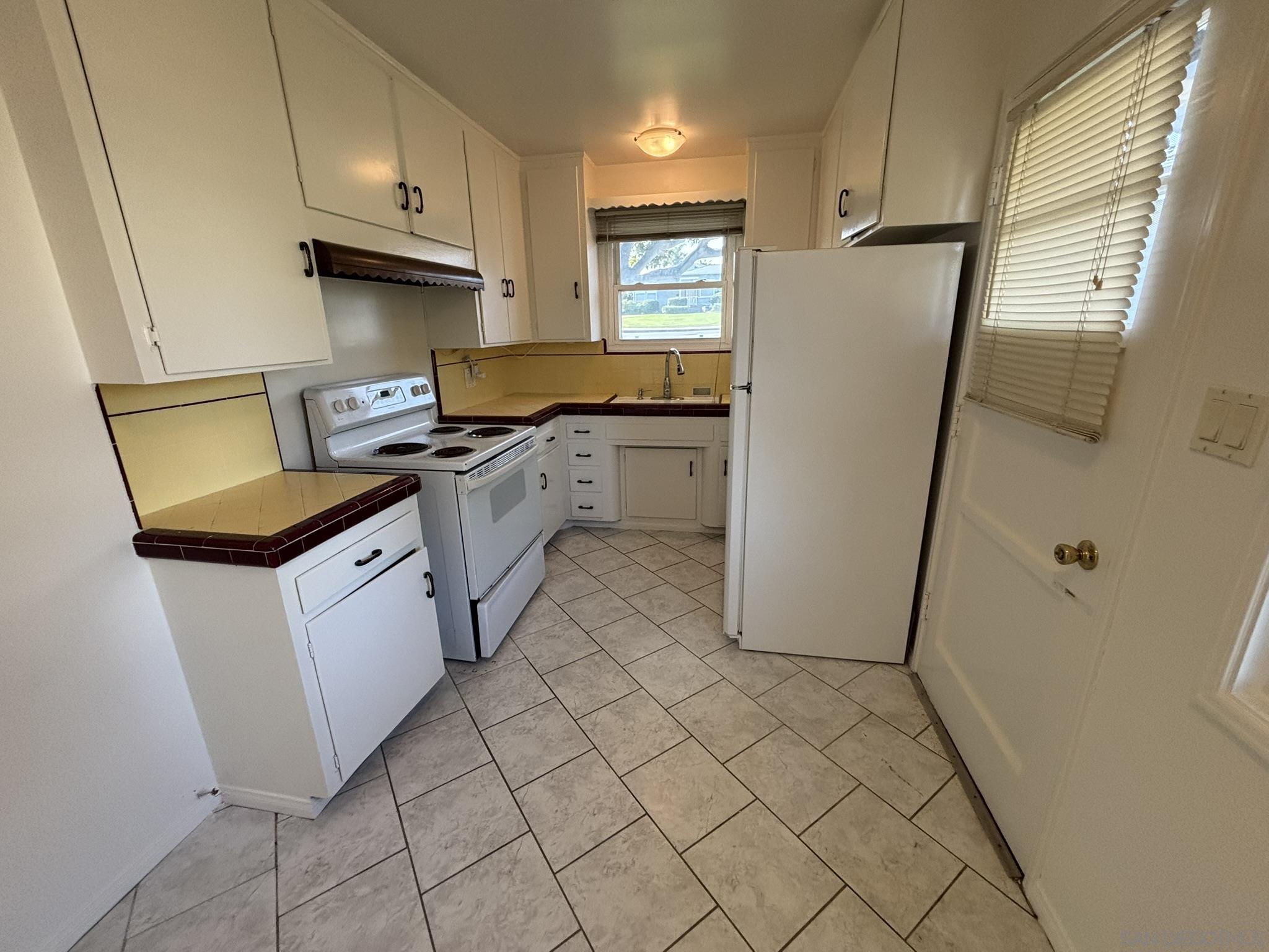 Detail Gallery Image 13 of 21 For 1676  Chatsworth Blvd, San Diego,  CA 92107 - 2 Beds | 1 Baths