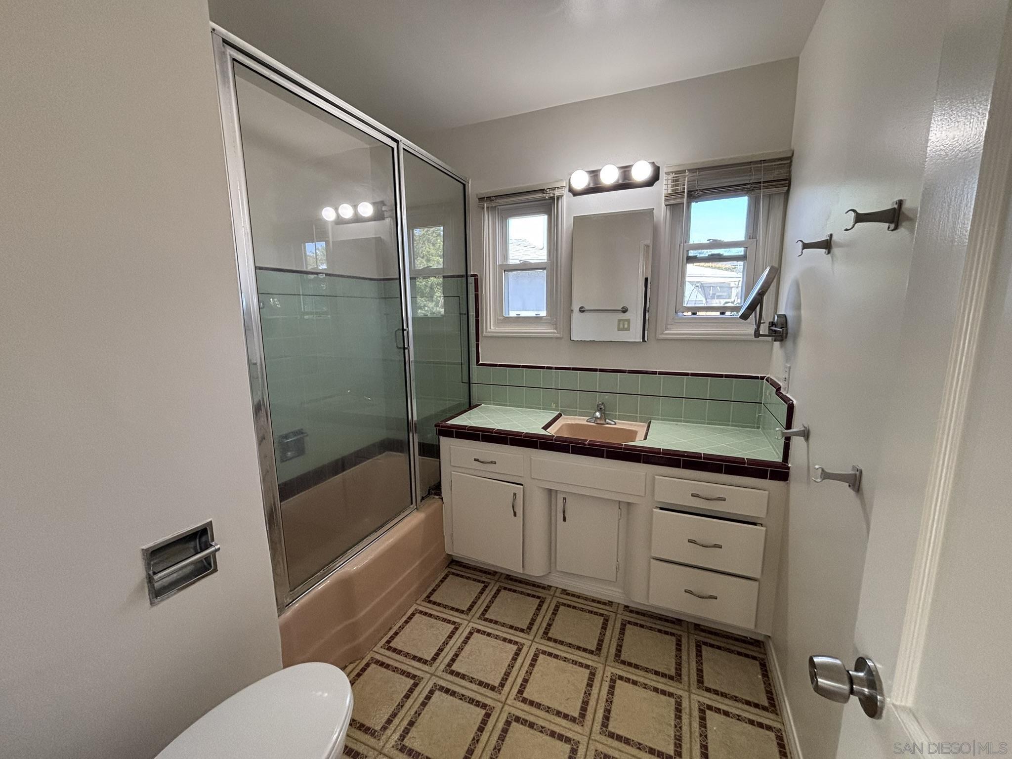 Detail Gallery Image 16 of 21 For 1676  Chatsworth Blvd, San Diego,  CA 92107 - 2 Beds | 1 Baths