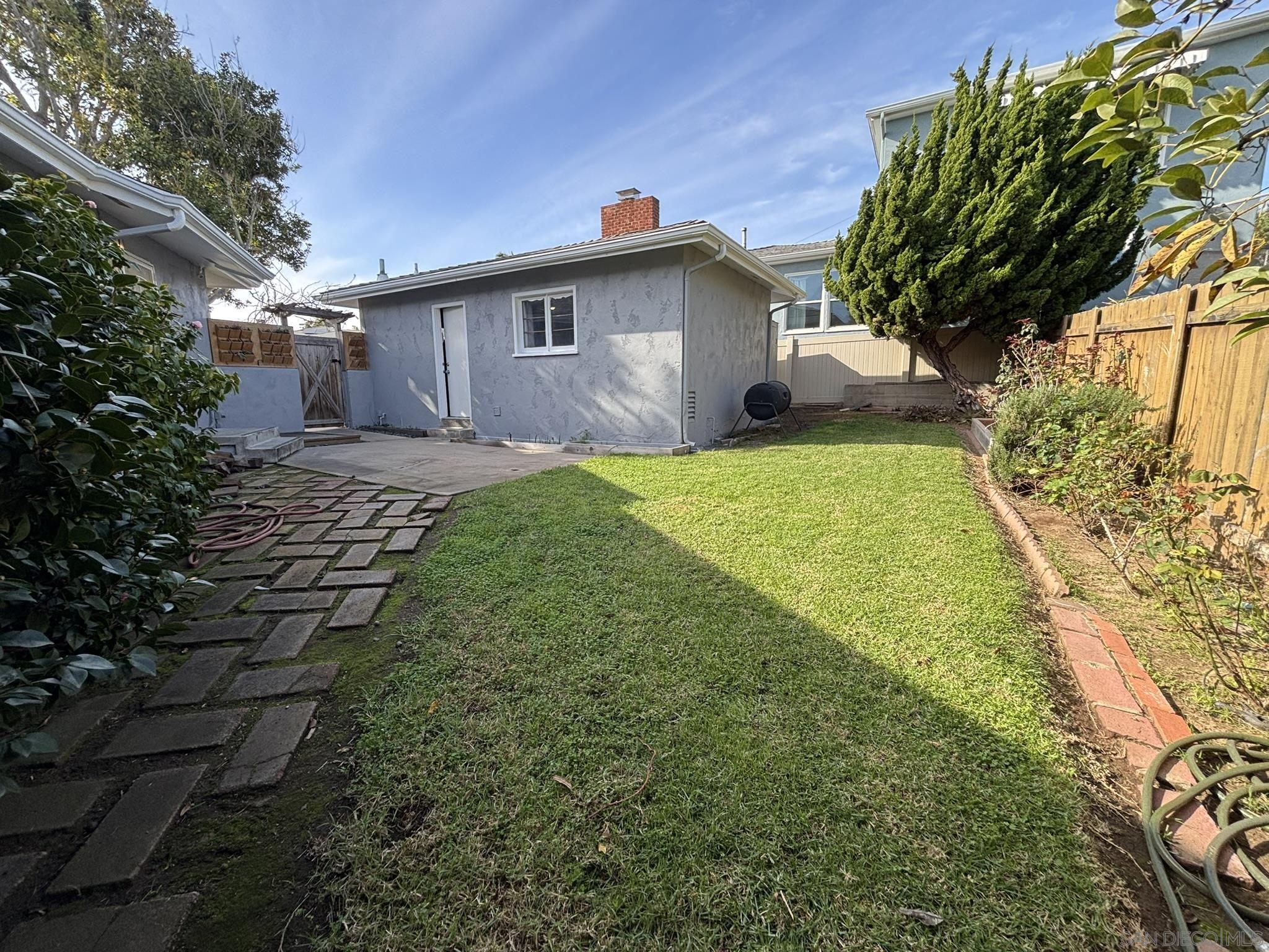 Detail Gallery Image 6 of 21 For 1676  Chatsworth Blvd, San Diego,  CA 92107 - 2 Beds | 1 Baths