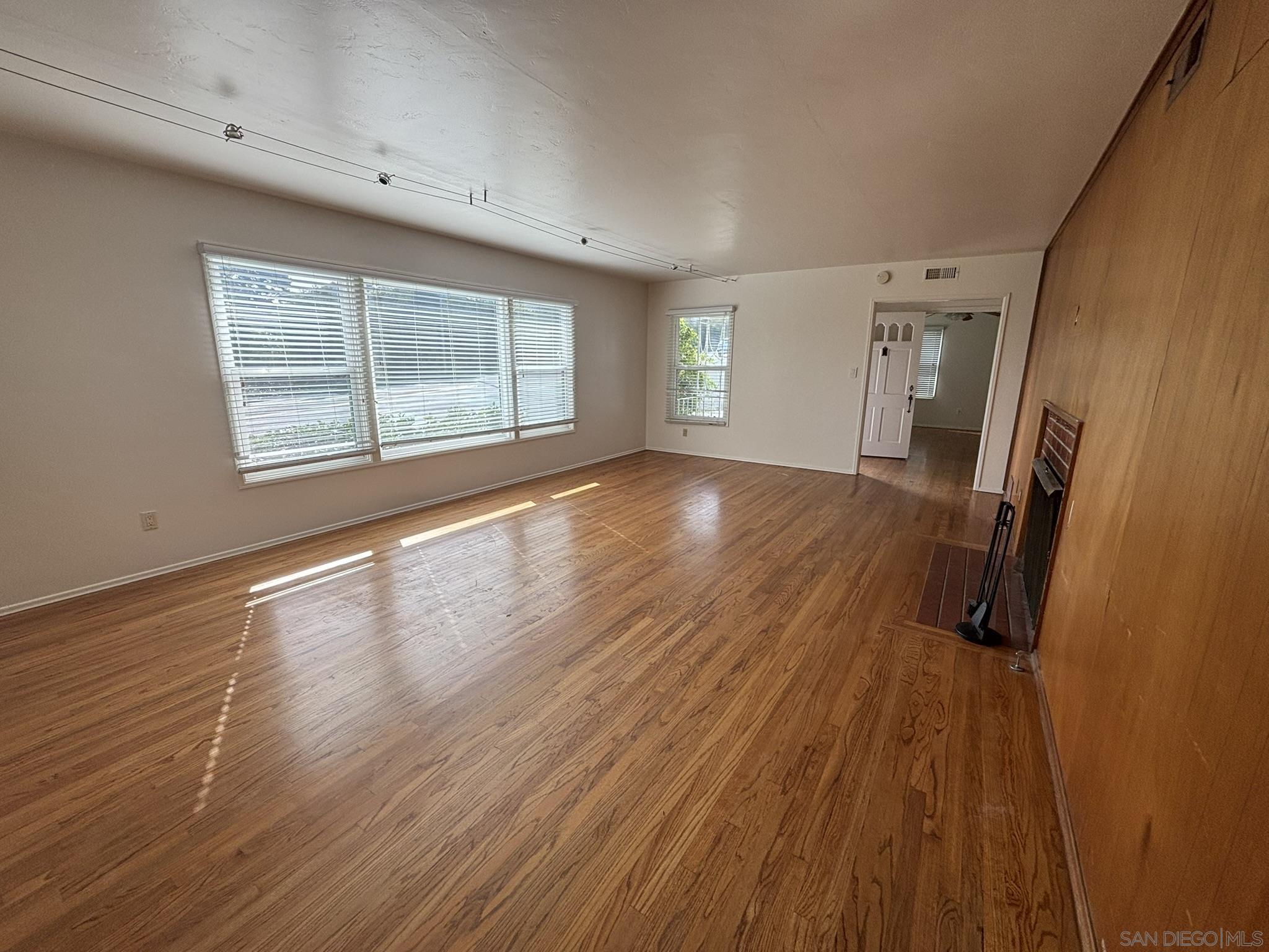 Detail Gallery Image 8 of 21 For 1676  Chatsworth Blvd, San Diego,  CA 92107 - 2 Beds | 1 Baths