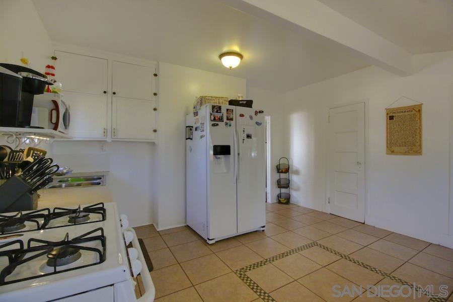Detail Gallery Image 11 of 20 For 3970  Harney Street, San Diego,  CA 92110 - 3 Beds | 1/1 Baths