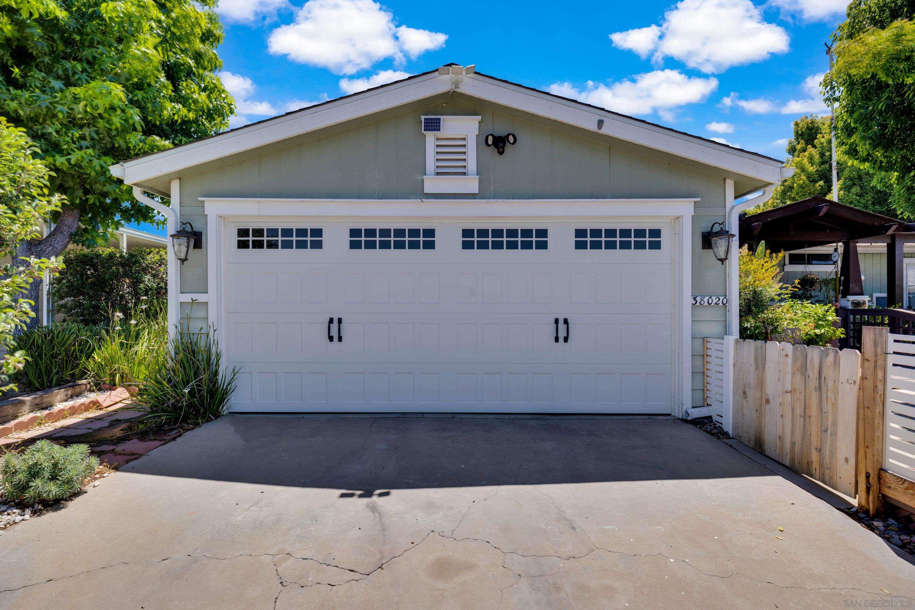 Front Image Thumbnail for SD250045752