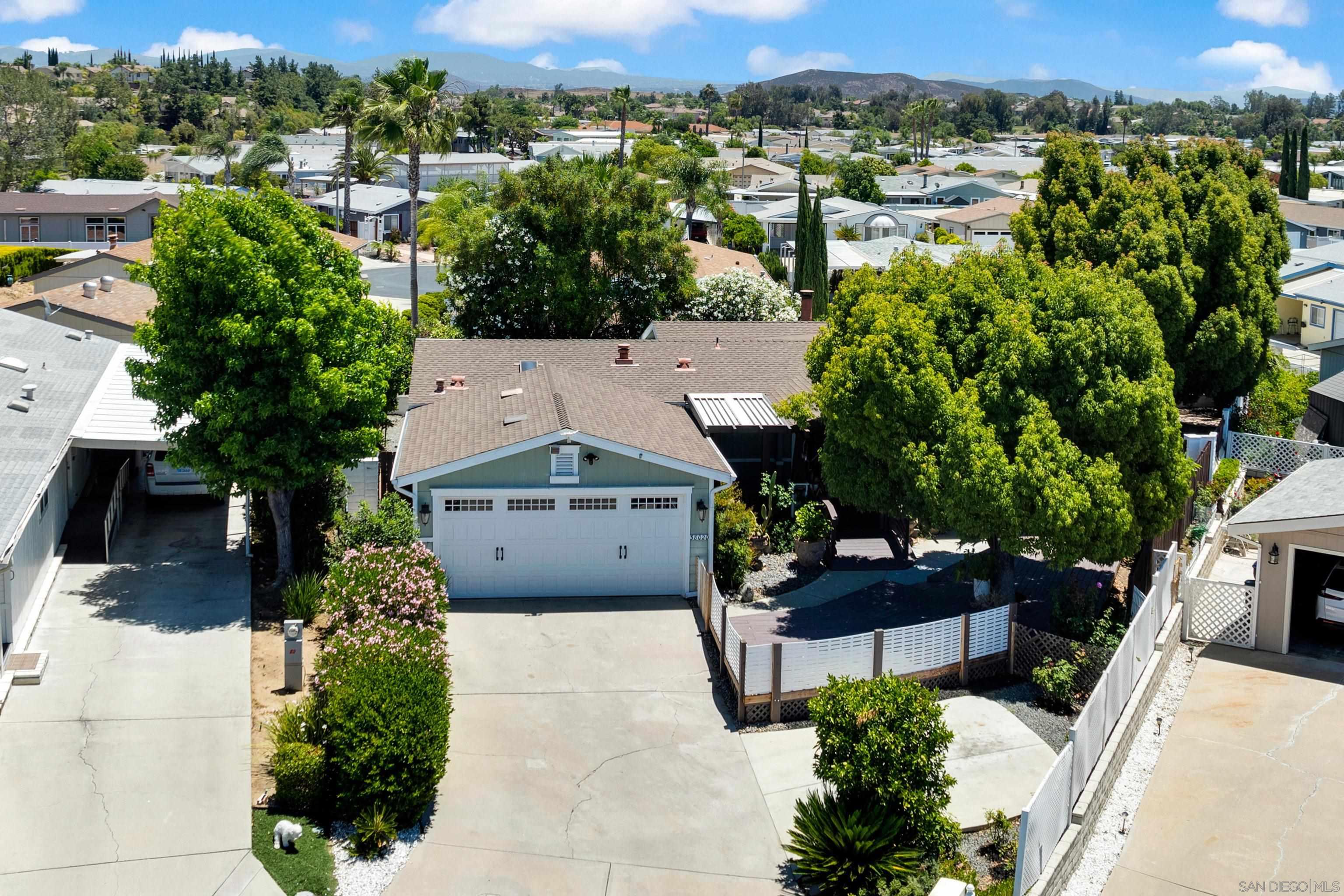 Detail Gallery Image 2 of 45 For 38020  Calle Confite, Murrieta,  CA 92563 - 2 Beds | 2 Baths