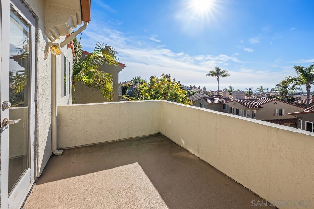 Detail Gallery Image 11 of 33 For 5743  Caminito Empresa, La Jolla,  CA 92037 - 3 Beds | 2/1 Baths