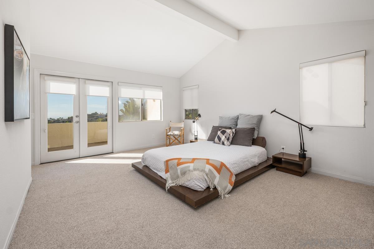 Detail Gallery Image 13 of 33 For 5743  Caminito Empresa, La Jolla,  CA 92037 - 3 Beds | 2/1 Baths