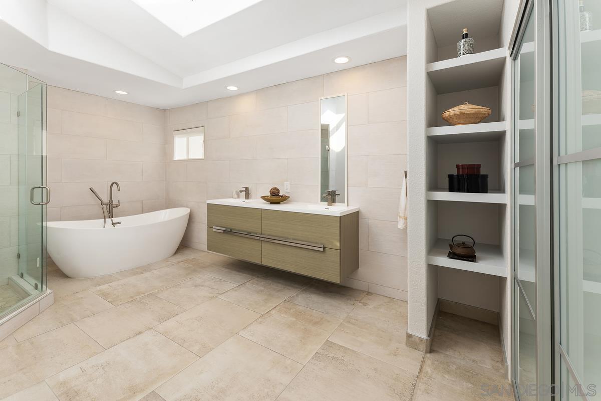 Detail Gallery Image 17 of 33 For 5743  Caminito Empresa, La Jolla,  CA 92037 - 3 Beds | 2/1 Baths