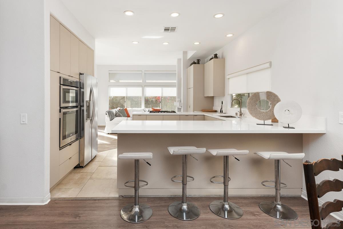 Detail Gallery Image 3 of 33 For 5743  Caminito Empresa, La Jolla,  CA 92037 - 3 Beds | 2/1 Baths