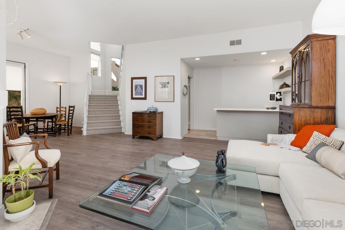 Detail Gallery Image 8 of 33 For 5743  Caminito Empresa, La Jolla,  CA 92037 - 3 Beds | 2/1 Baths