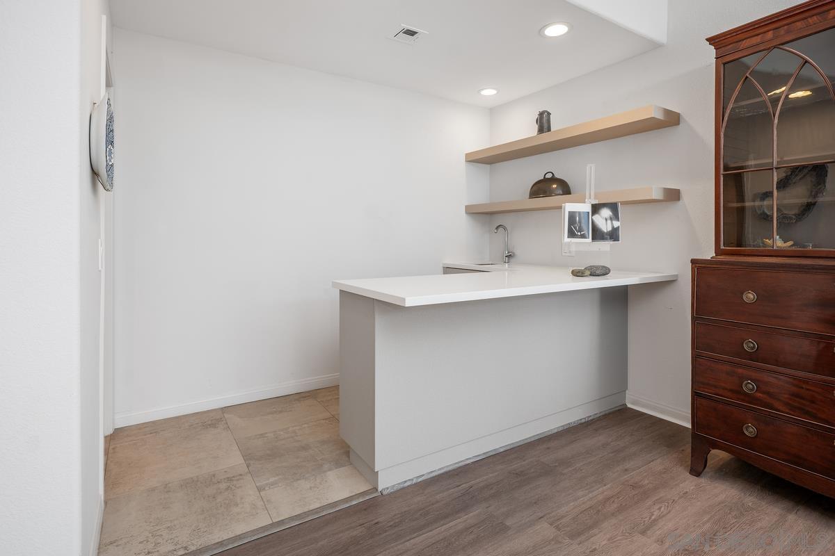 Detail Gallery Image 10 of 33 For 5743  Caminito Empresa, La Jolla,  CA 92037 - 3 Beds | 2/1 Baths