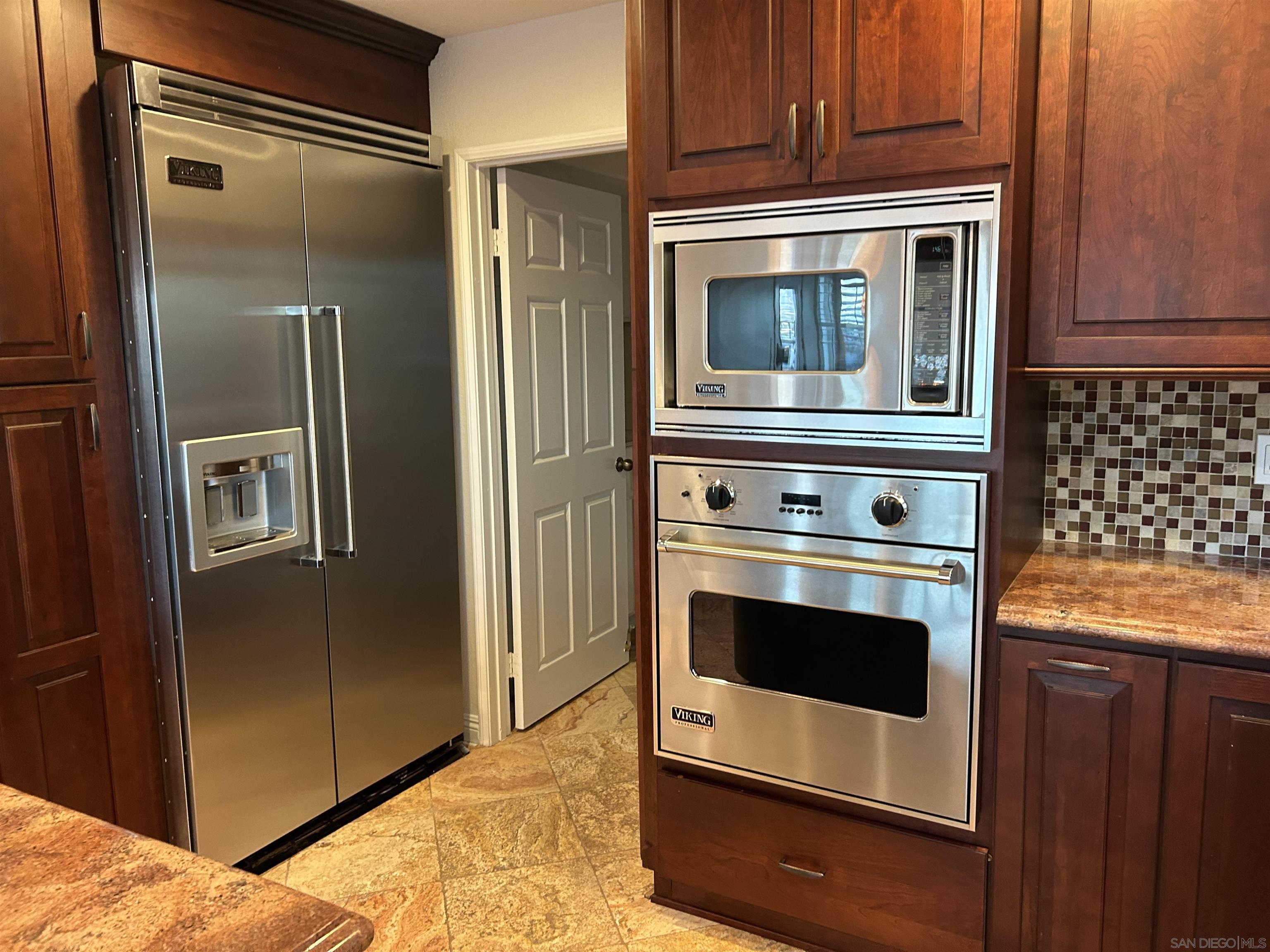 Detail Gallery Image 12 of 34 For 16521  Calle Pulido, San Diego,  CA 92128 - 5 Beds | 3 Baths