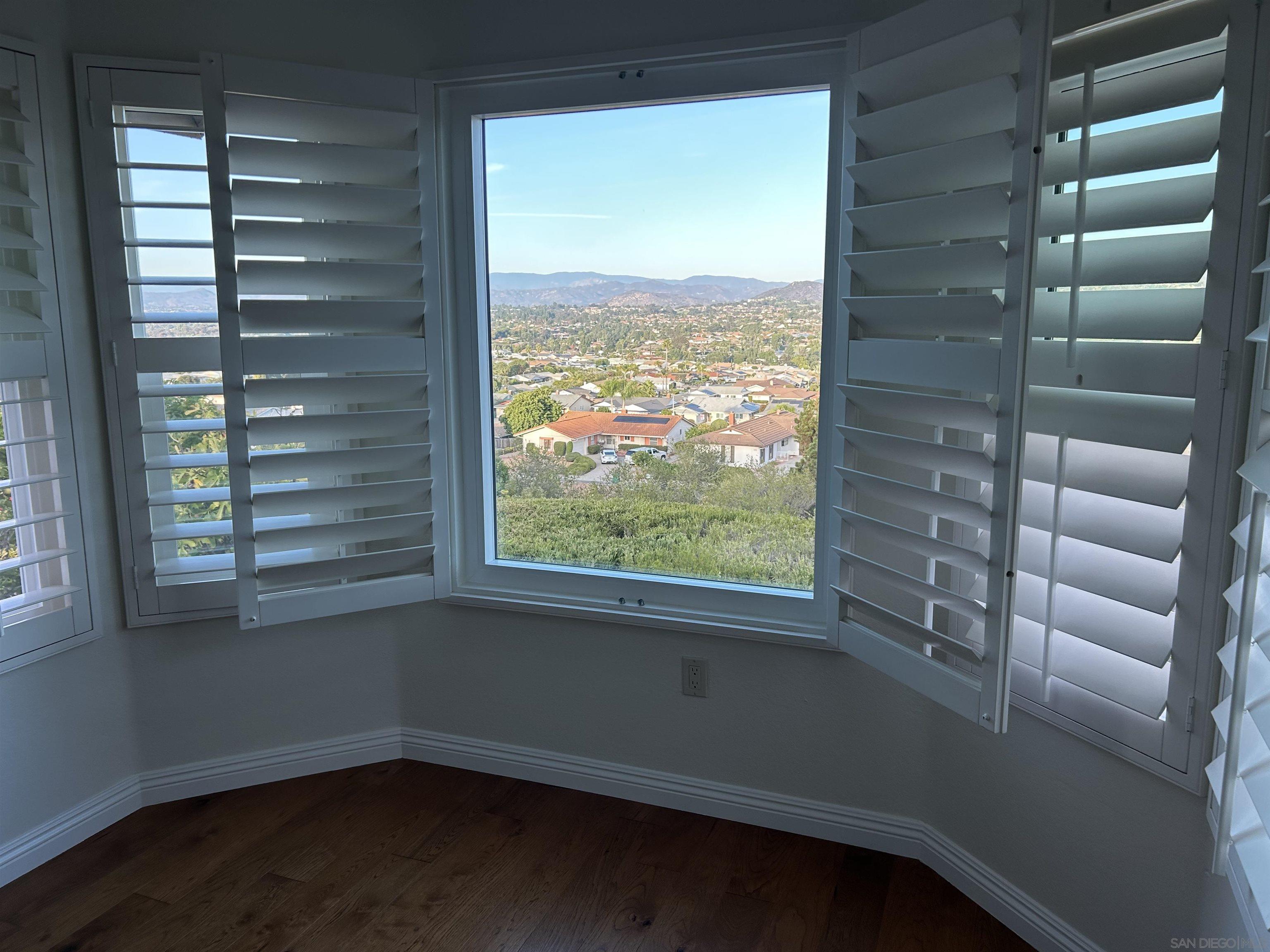 Detail Gallery Image 14 of 34 For 16521  Calle Pulido, San Diego,  CA 92128 - 5 Beds | 3 Baths