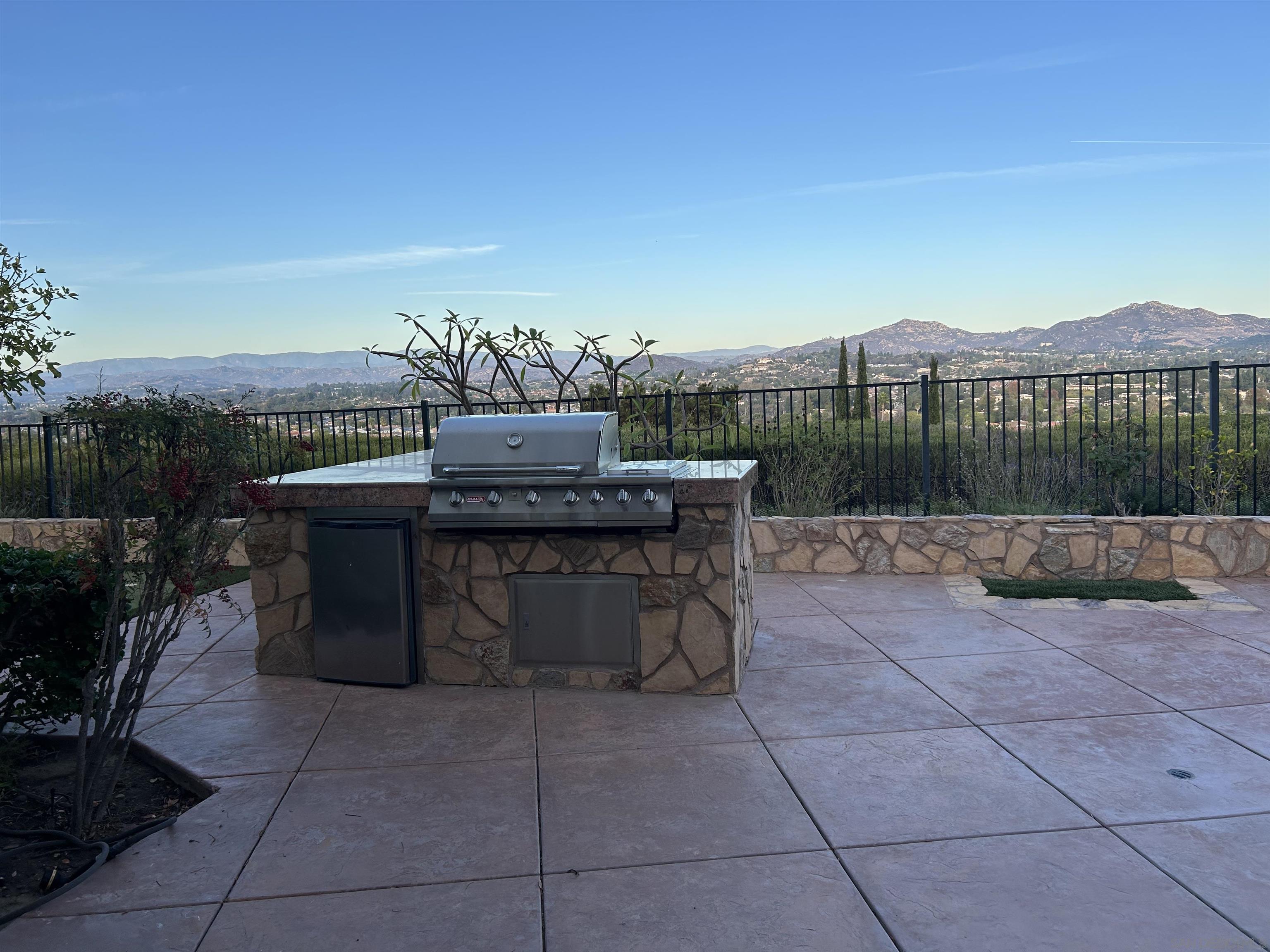 Detail Gallery Image 30 of 34 For 16521  Calle Pulido, San Diego,  CA 92128 - 5 Beds | 3 Baths