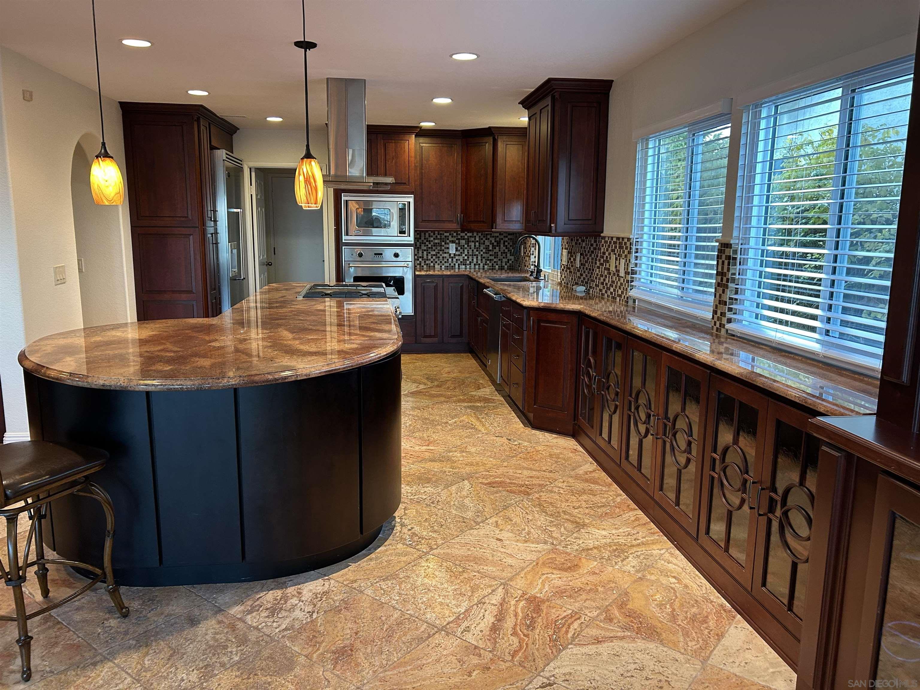 Detail Gallery Image 4 of 34 For 16521  Calle Pulido, San Diego,  CA 92128 - 5 Beds | 3 Baths