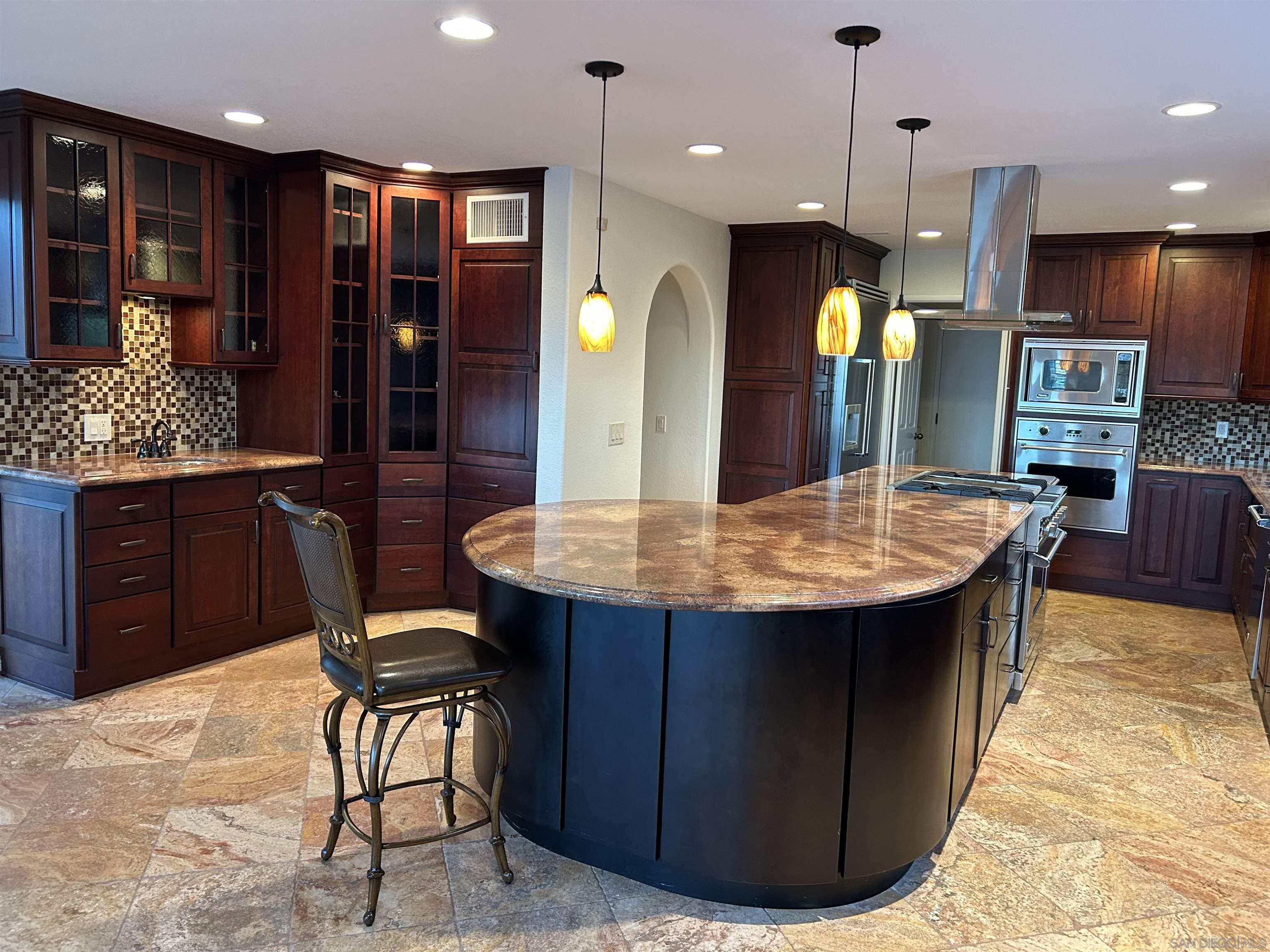 Detail Gallery Image 5 of 34 For 16521  Calle Pulido, San Diego,  CA 92128 - 5 Beds | 3 Baths