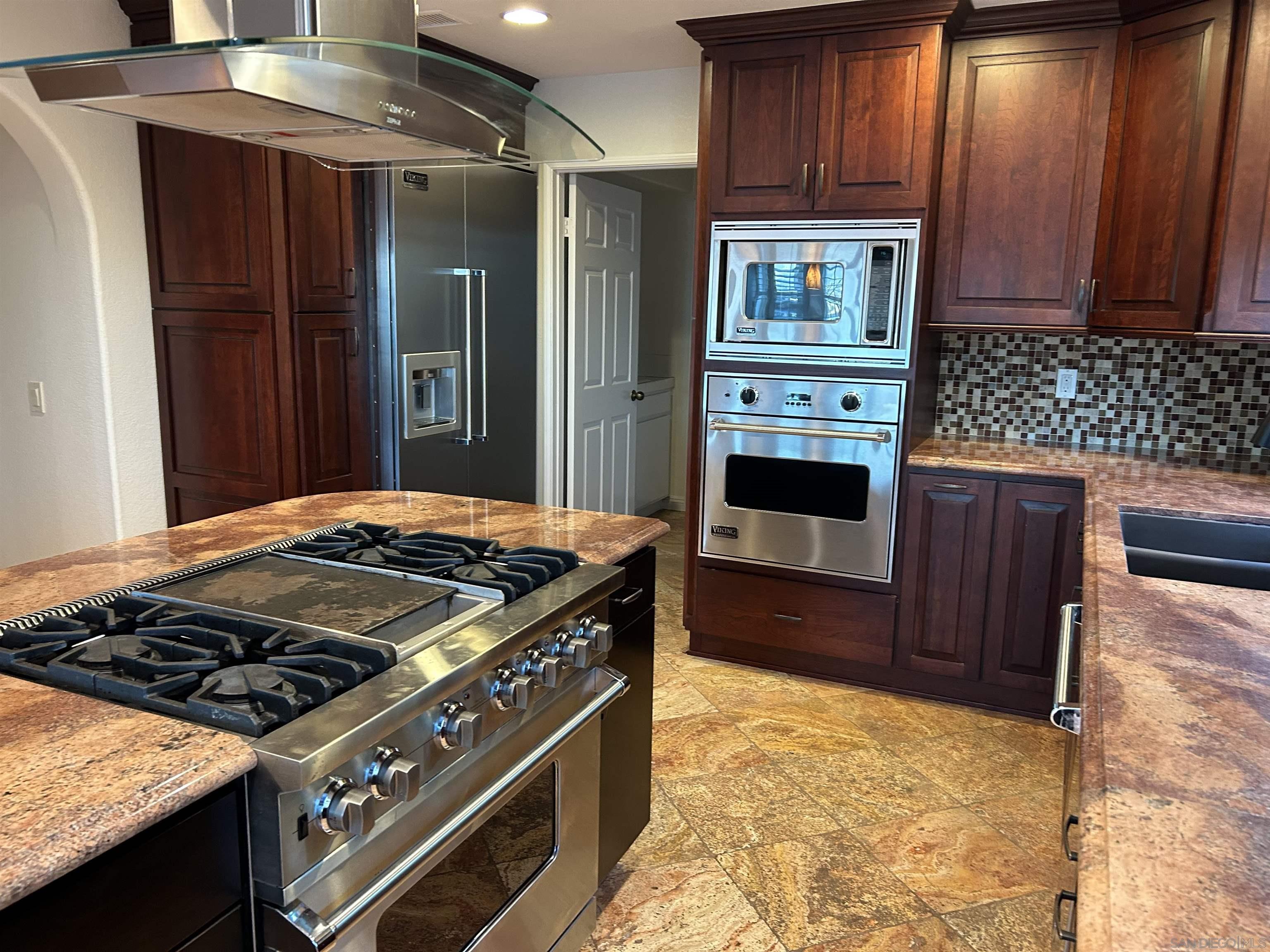 Detail Gallery Image 10 of 34 For 16521  Calle Pulido, San Diego,  CA 92128 - 5 Beds | 3 Baths