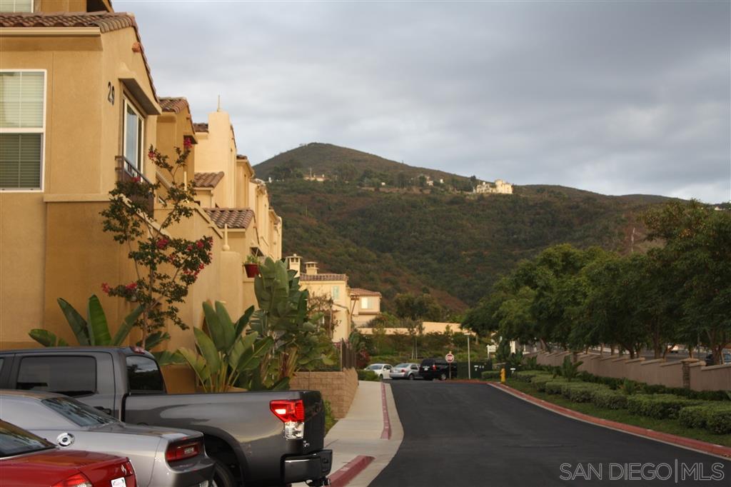 Detail Gallery Image 2 of 21 For 729  Kellogg Street, San Marcos,  CA 92078 - 3 Beds | 3 Baths