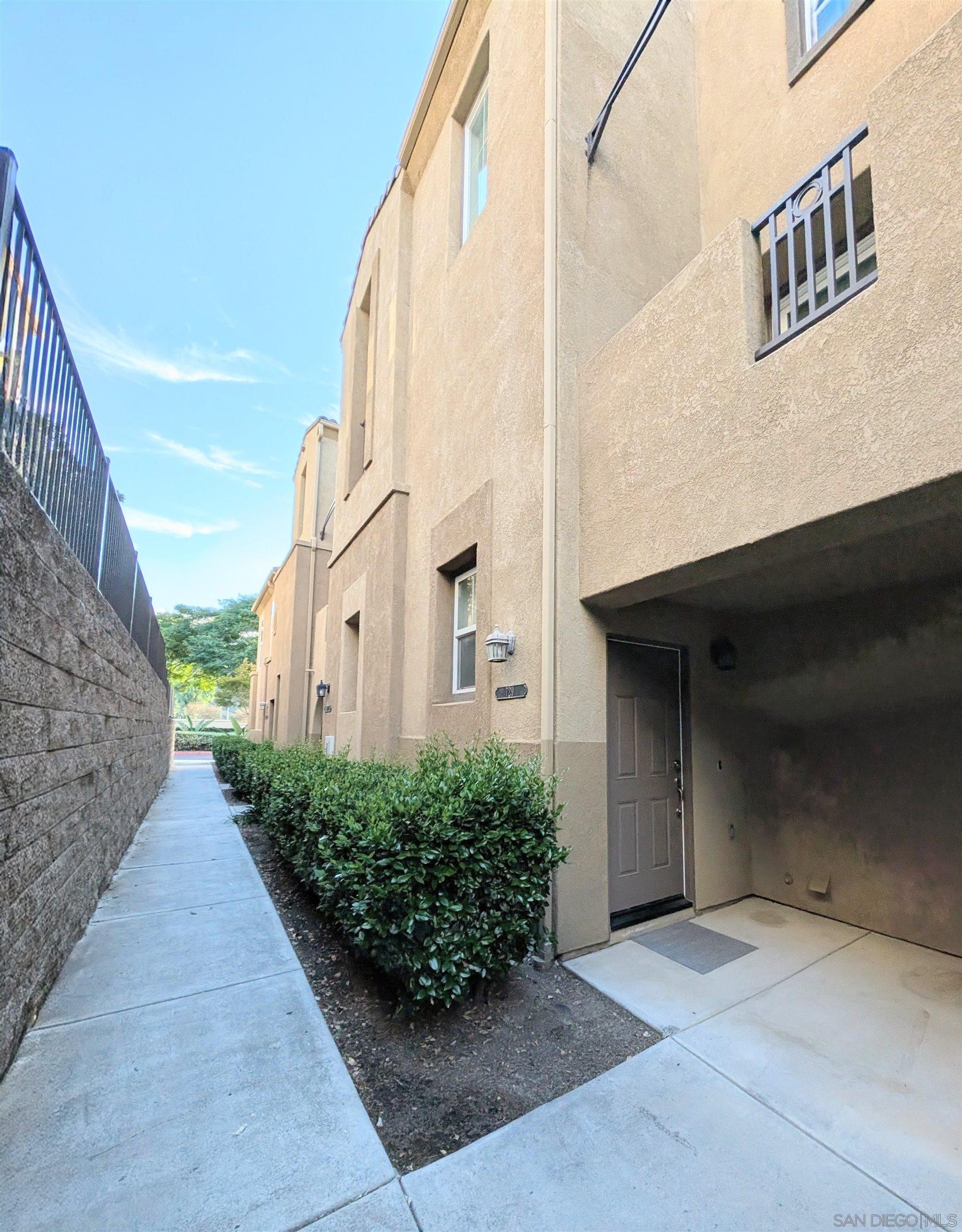 Detail Gallery Image 3 of 21 For 729  Kellogg Street, San Marcos,  CA 92078 - 3 Beds | 3 Baths