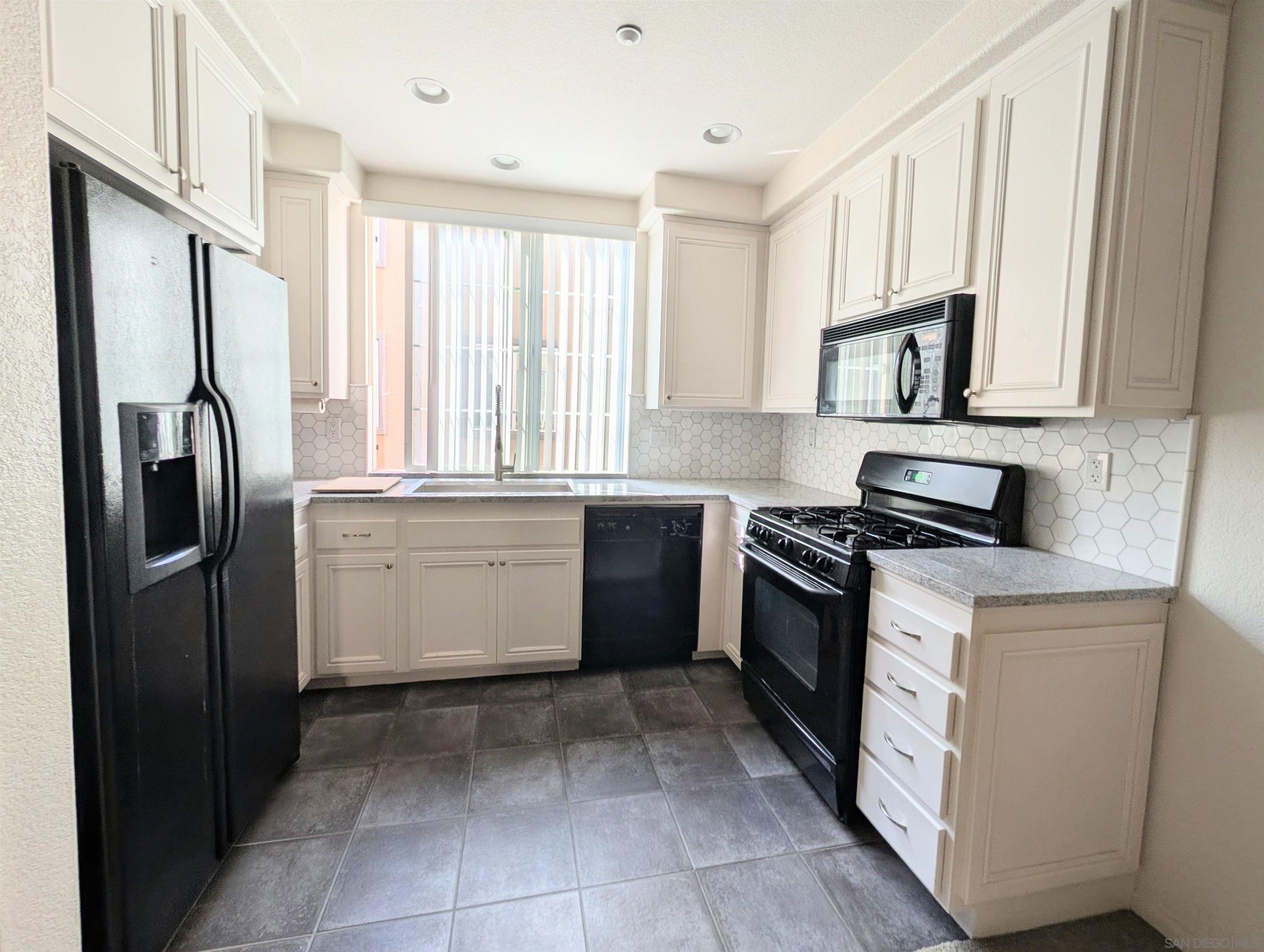 Detail Gallery Image 5 of 21 For 729  Kellogg Street, San Marcos,  CA 92078 - 3 Beds | 3 Baths