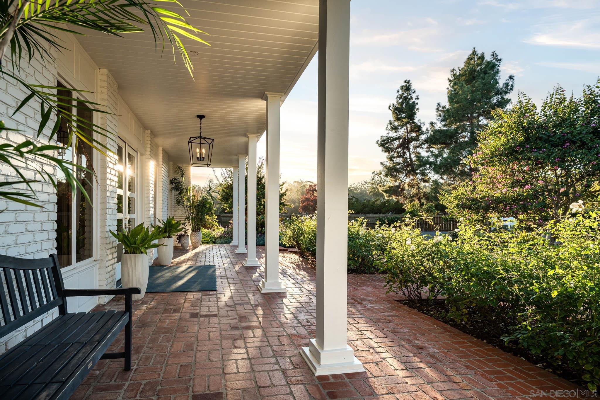 Detail Gallery Image 4 of 56 For 16039  via Del Alba, Rancho Santa Fe,  CA 92067 - 5 Beds | 3/1 Baths