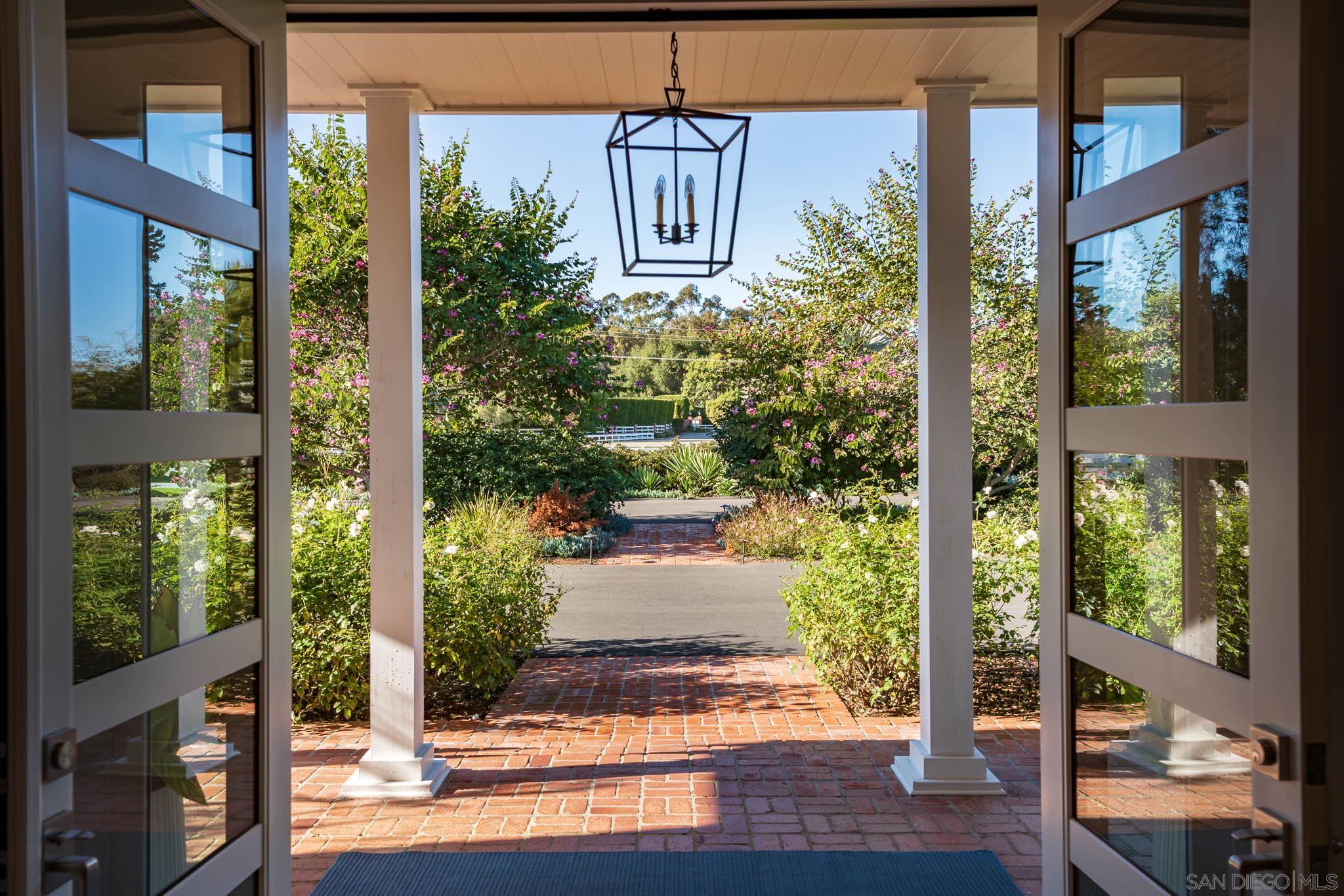 Detail Gallery Image 5 of 56 For 16039  via Del Alba, Rancho Santa Fe,  CA 92067 - 5 Beds | 3/1 Baths