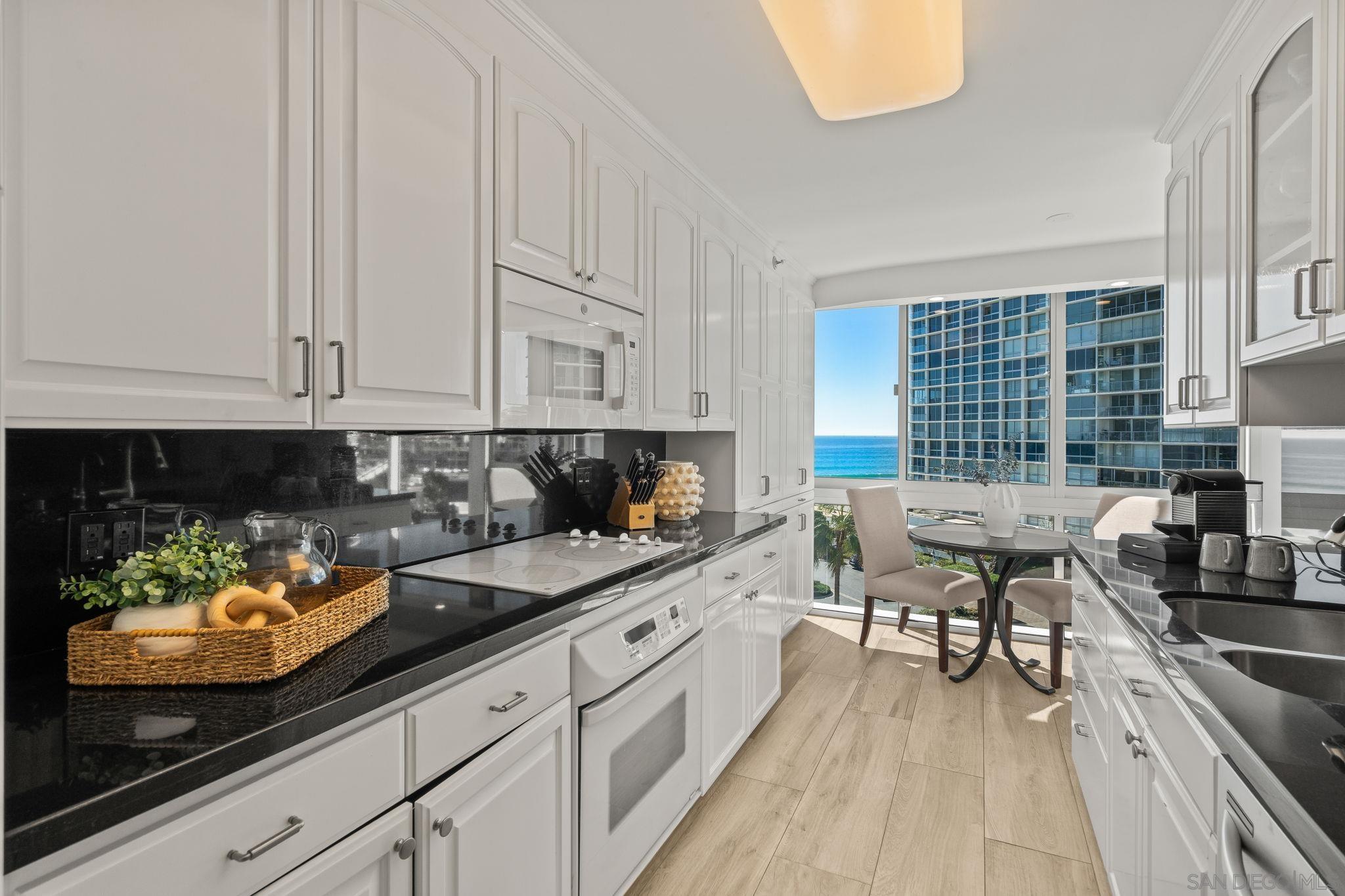 Detail Gallery Image 22 of 32 For 1750  Avenida Del Mundo  #504,  Coronado,  CA 92118 - 3 Beds | 3 Baths