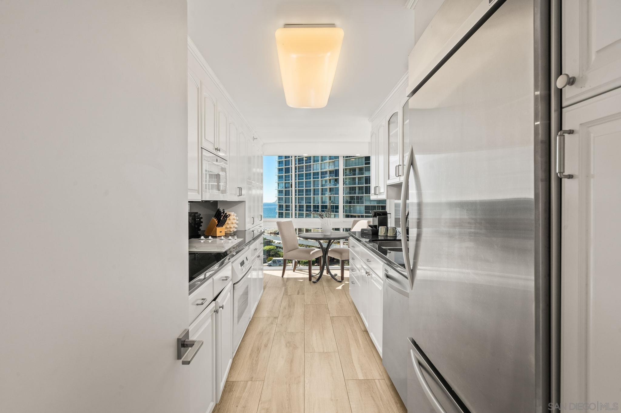 Detail Gallery Image 23 of 32 For 1750  Avenida Del Mundo  #504,  Coronado,  CA 92118 - 3 Beds | 3 Baths