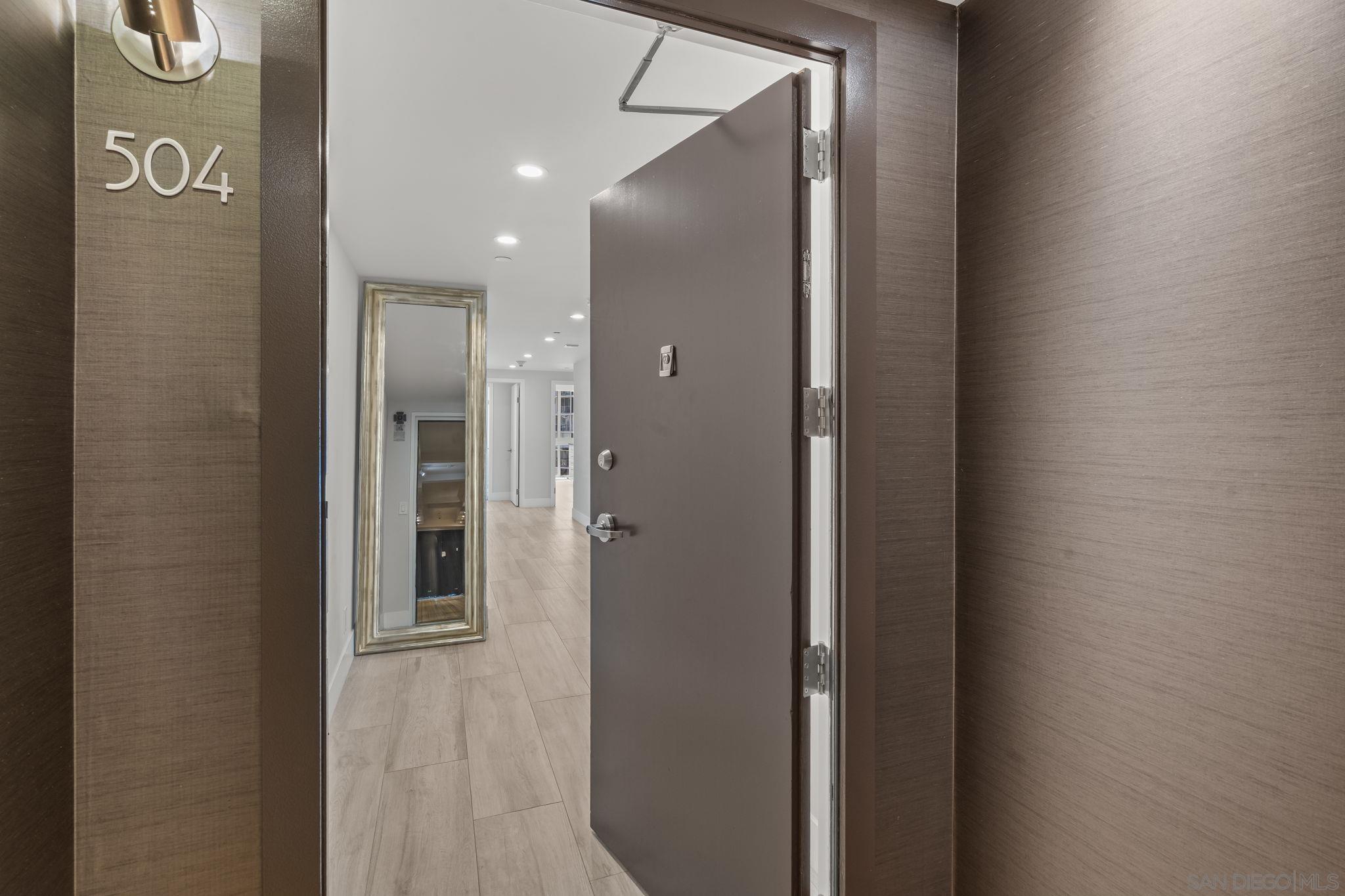 Detail Gallery Image 5 of 32 For 1750  Avenida Del Mundo  #504,  Coronado,  CA 92118 - 3 Beds | 3 Baths