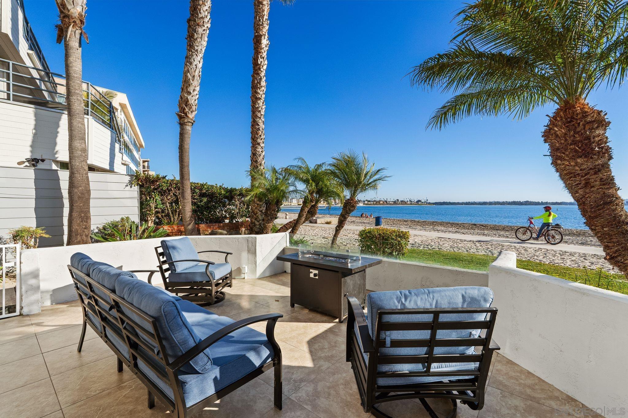 Detail Gallery Image 13 of 44 For 1177  Pacific Beach Drive  #a,  San Diego,  CA 92109 - 3 Beds | 2 Baths