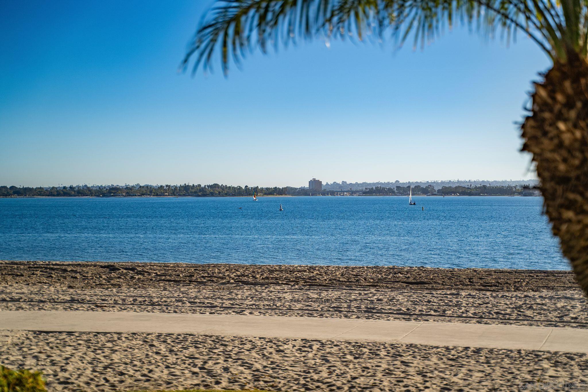 Detail Gallery Image 14 of 44 For 1177  Pacific Beach Drive  #a,  San Diego,  CA 92109 - 3 Beds | 2 Baths