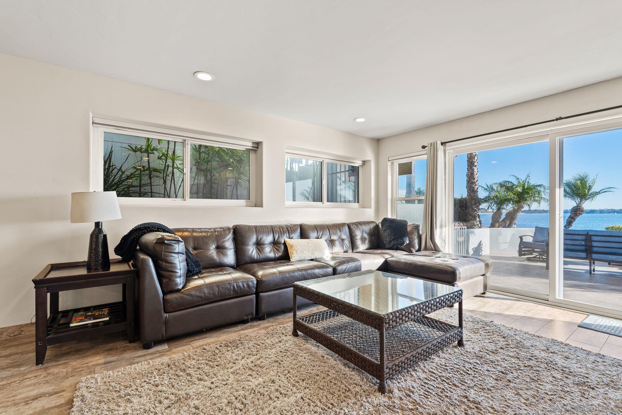 Detail Gallery Image 16 of 44 For 1177  Pacific Beach Drive  #a,  San Diego,  CA 92109 - 3 Beds | 2 Baths